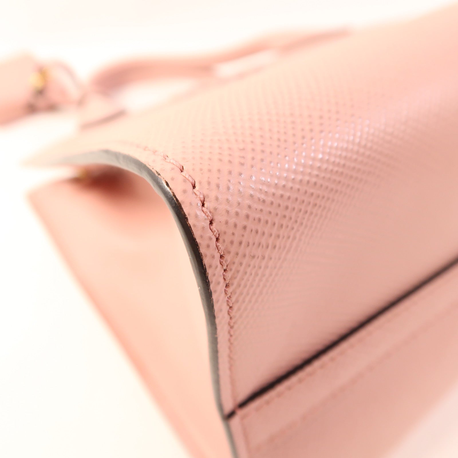 PRADA Saffiano皮革Monochrome金扣手挽肩背兩用袋