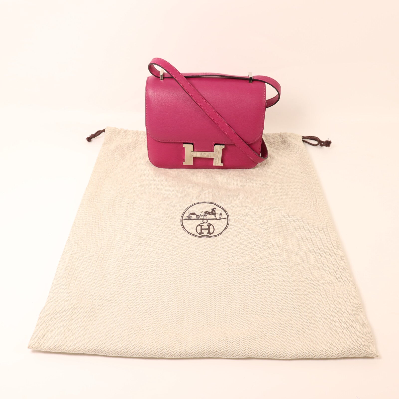 HERMES Swift皮革Constance Mini銀扣肩背袋Rose Pourpre