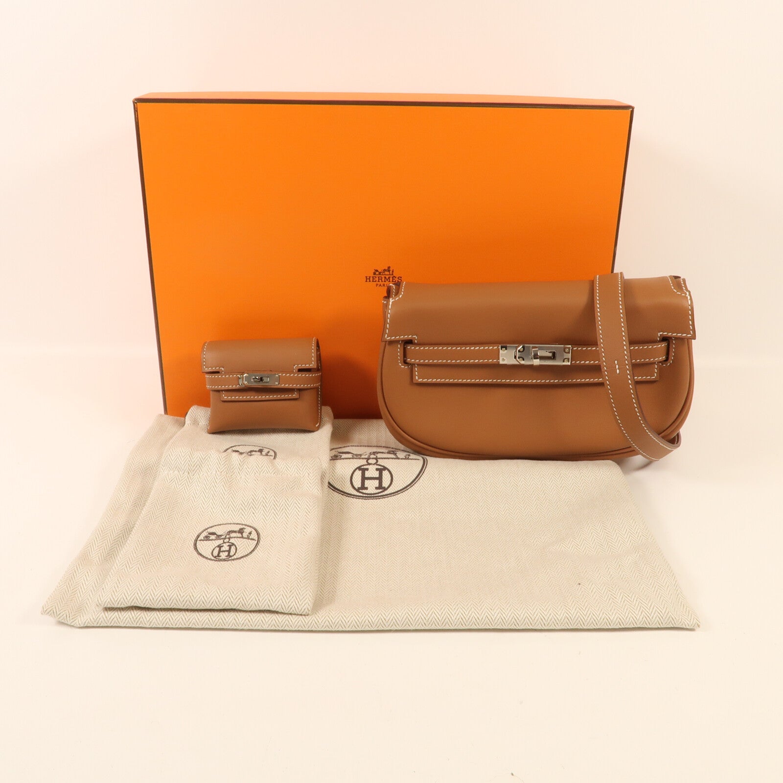HERMES Vache Liegee皮革Kelly Moove銀扣肩背袋Gold
