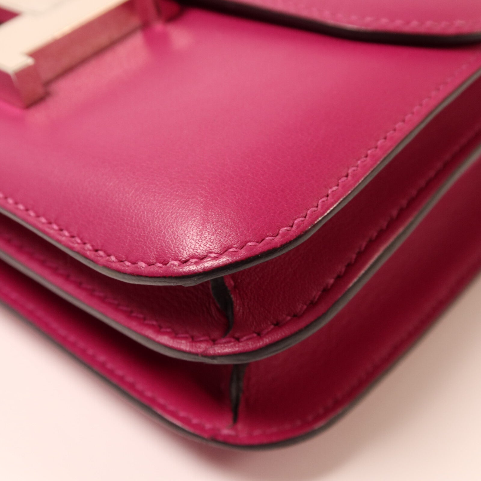 HERMES Swift皮革Constance Mini銀扣肩背袋Rose Pourpre
