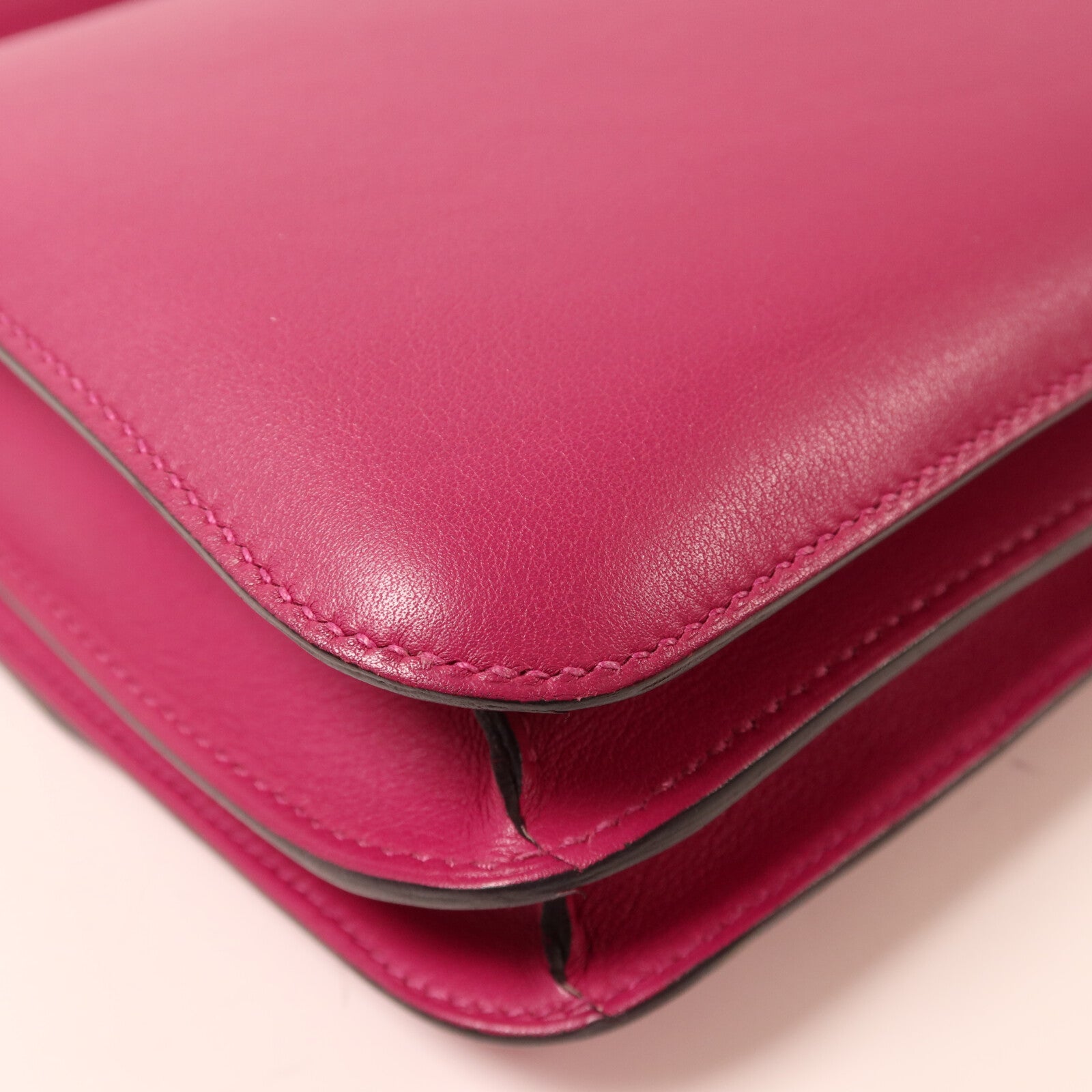 HERMES Swift皮革Constance Mini銀扣肩背袋Rose Pourpre