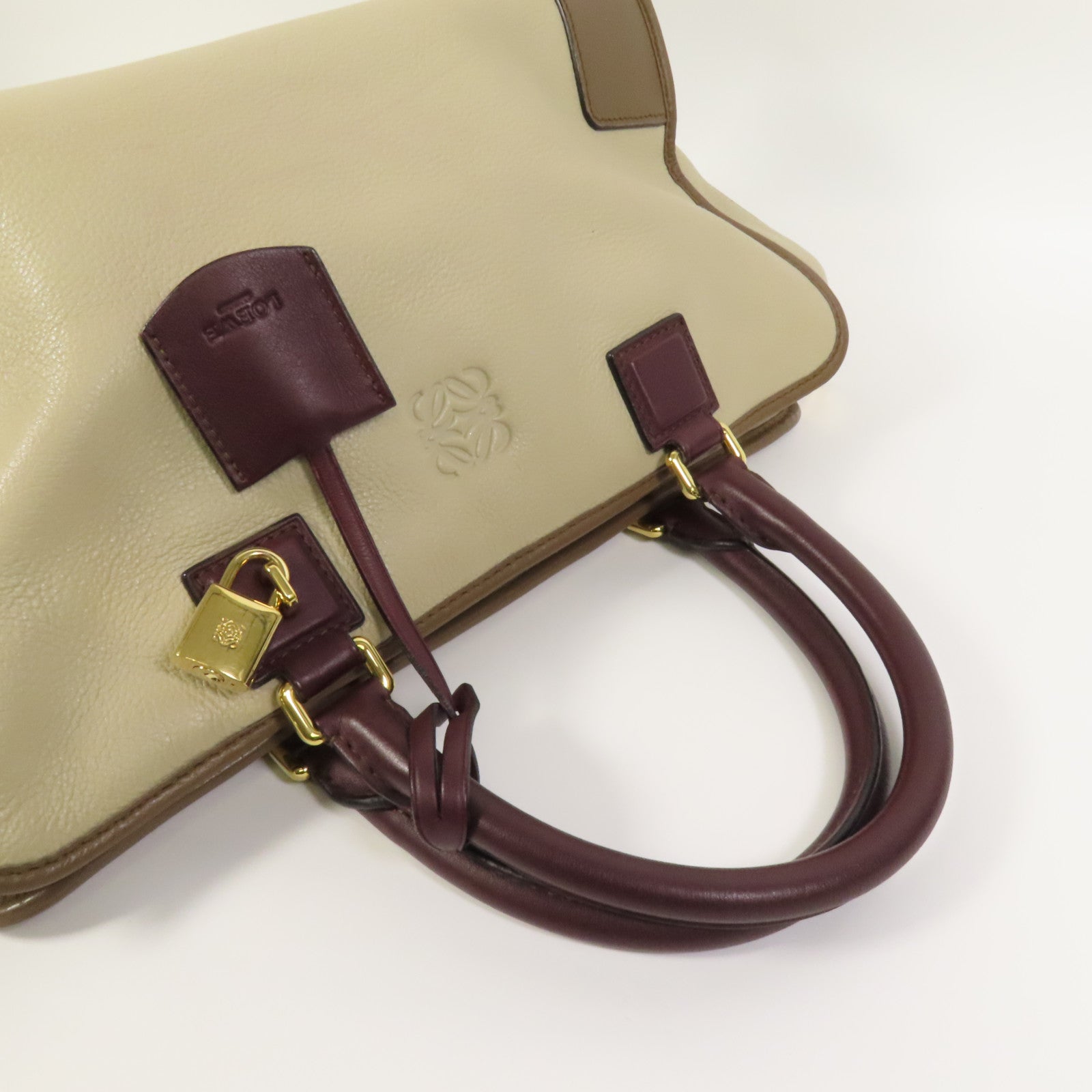 LOEWE 牛皮皮革Amazona 28金扣手挽袋