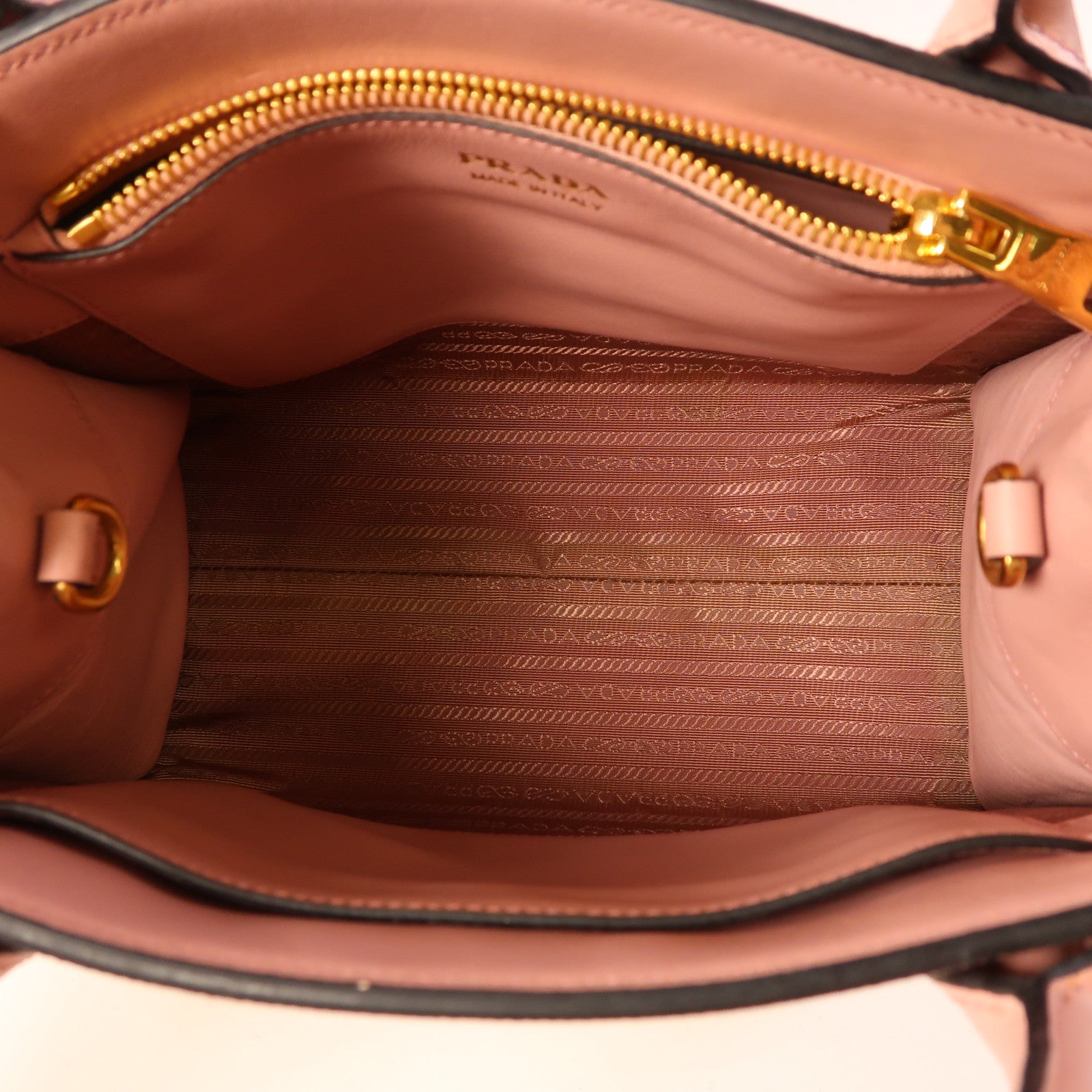 PRADA Saffiano皮革Monochrome金扣手挽肩背兩用袋