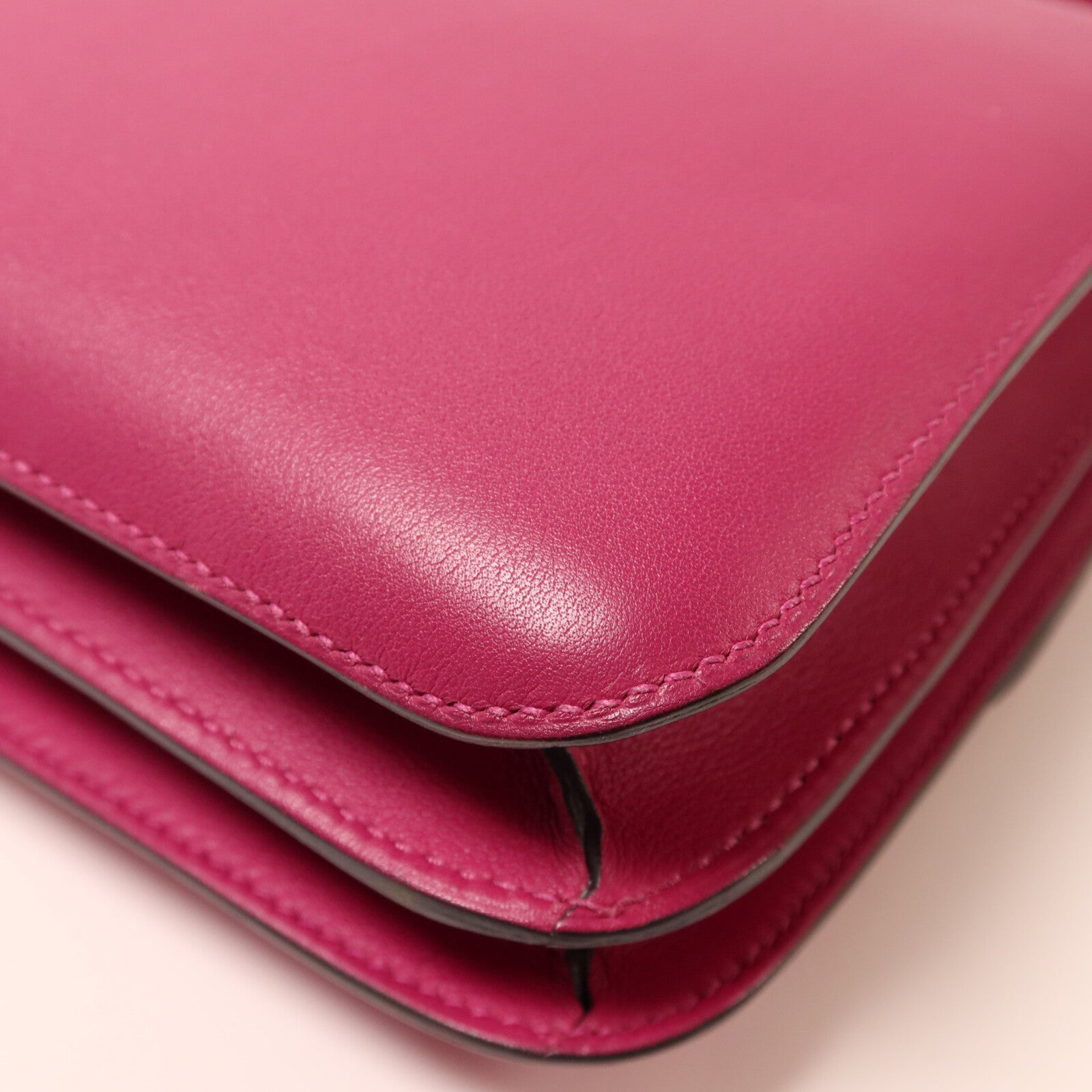 HERMES Swift皮革Constance Mini銀扣肩背袋Rose Pourpre