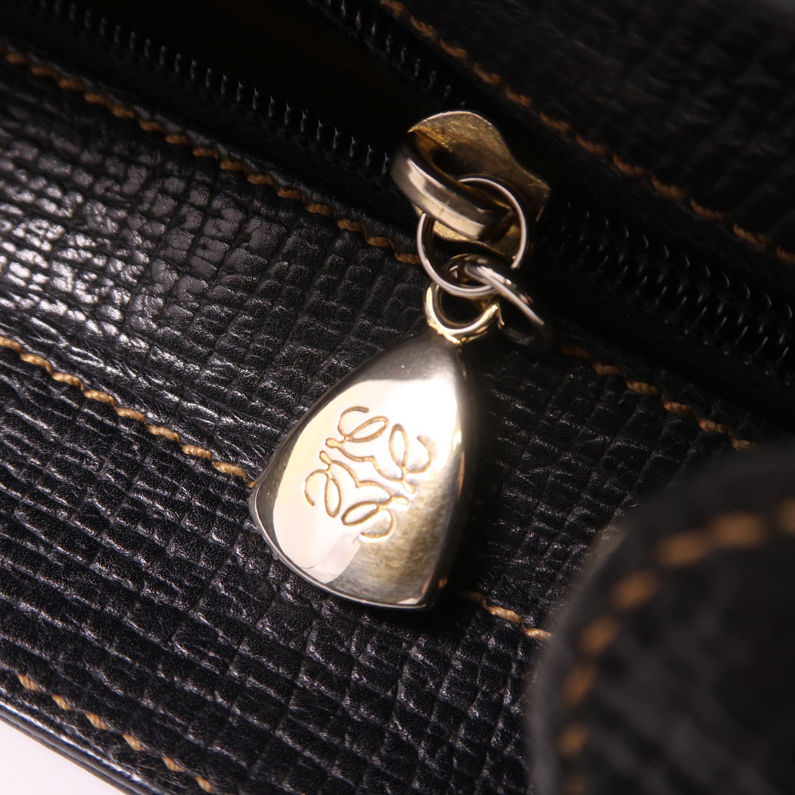 LOEWE 牛皮皮革Shoulder Bag肩背袋