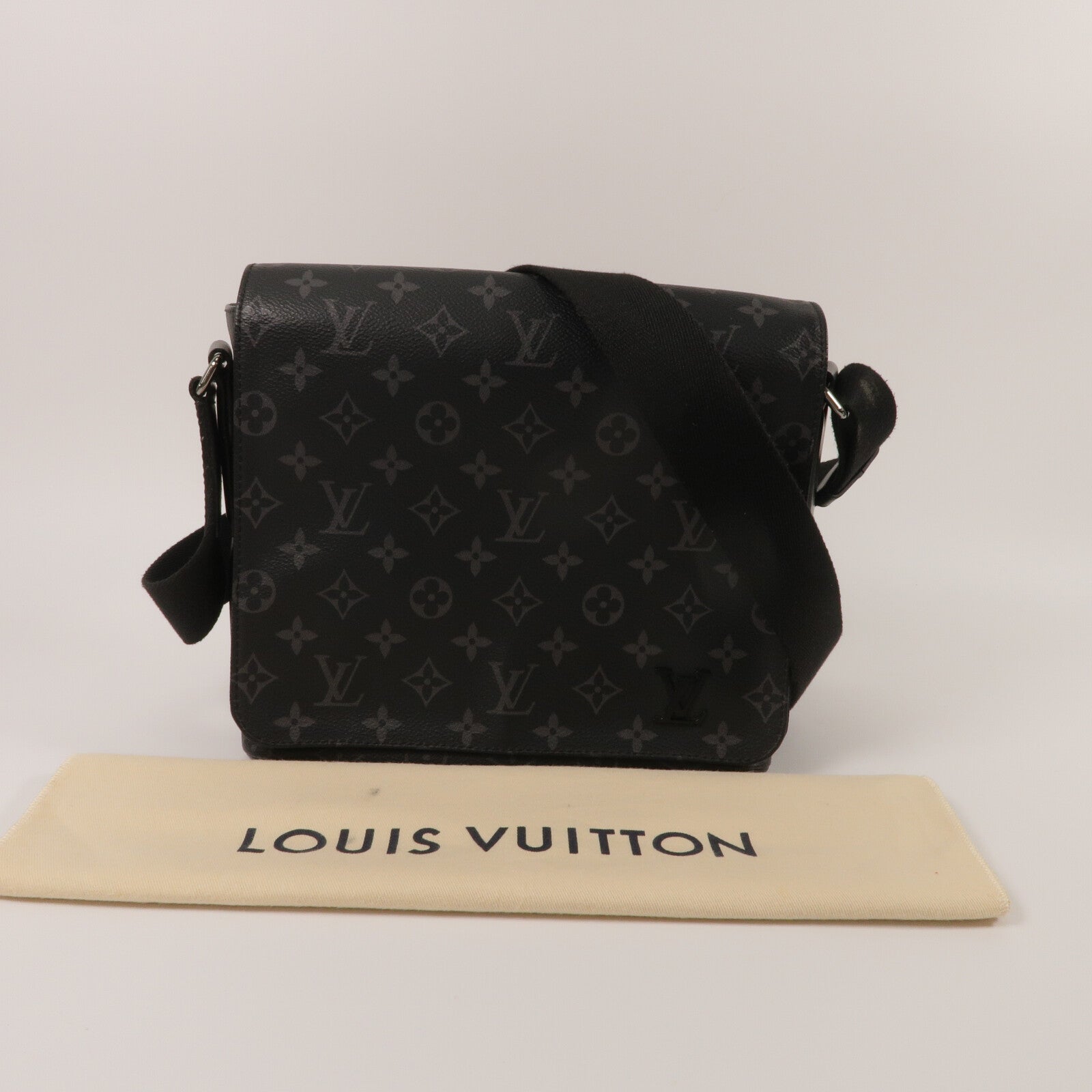LOUIS VUITTON Monogram Eclipse District PM肩背袋