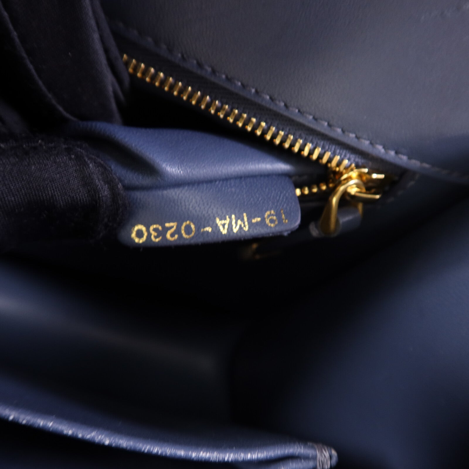 Dior 【激減優惠】牛皮皮革Montaigne 30金扣肩背袋