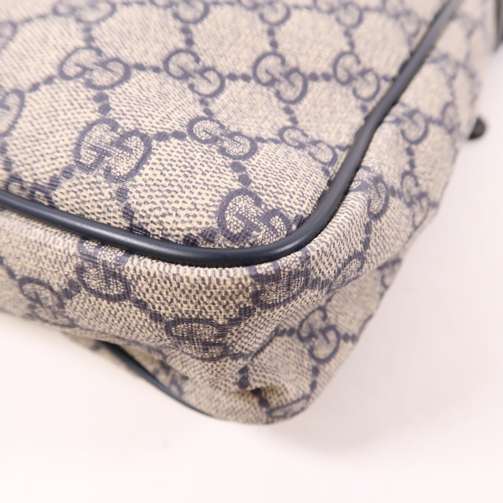 GUCCI 塗層帆布Shoulder Bag銀扣肩背袋