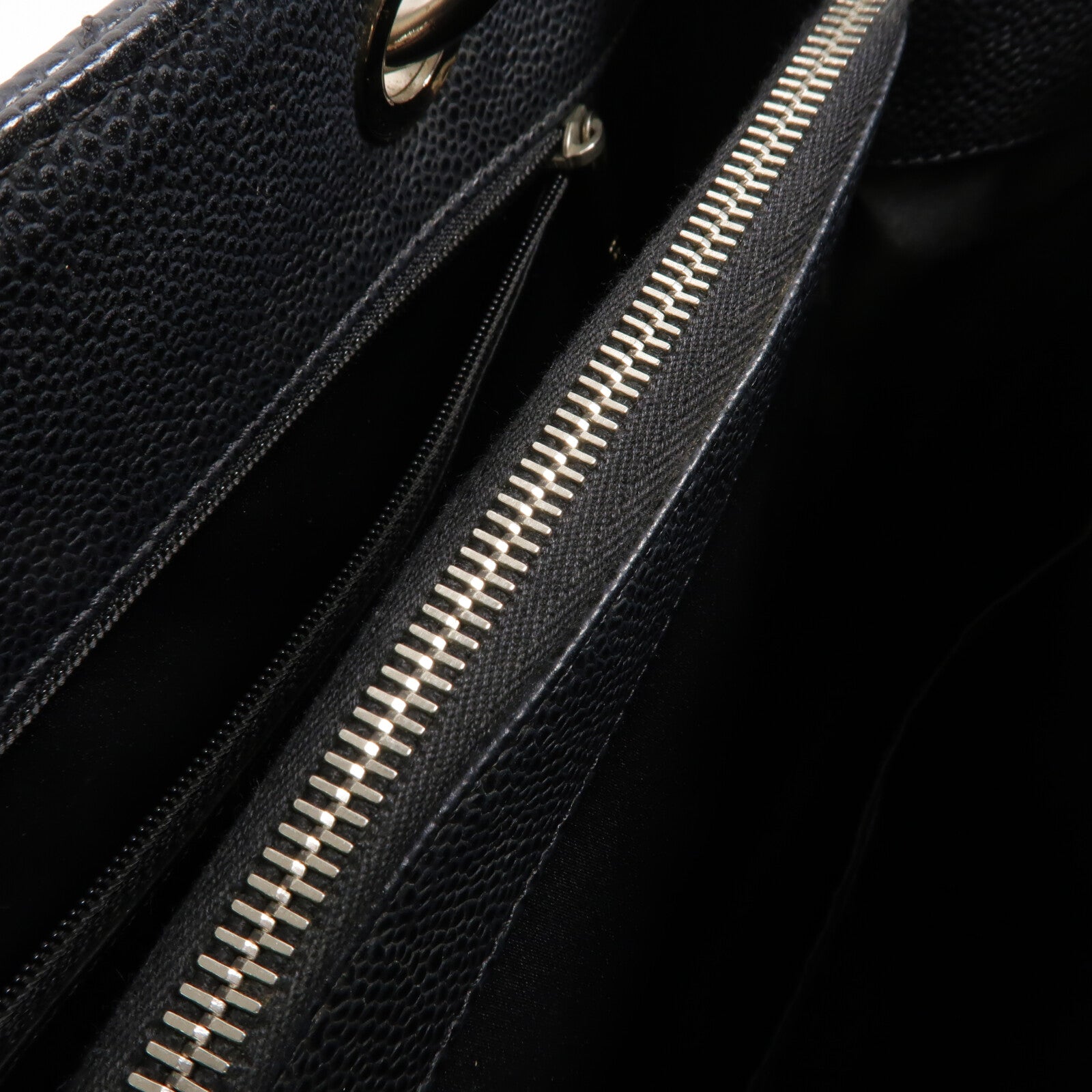 CHANEL 牛皮皮革GST Grand Shopping Tote Bag鏈帶肩背袋