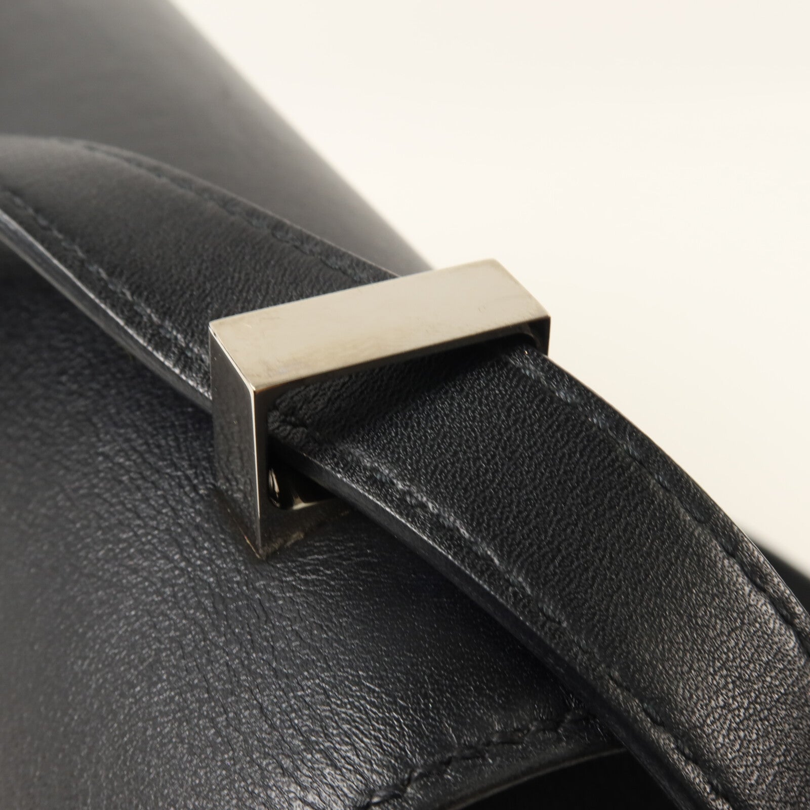 HERMES Swift皮革Constance 24肩背袋Noir