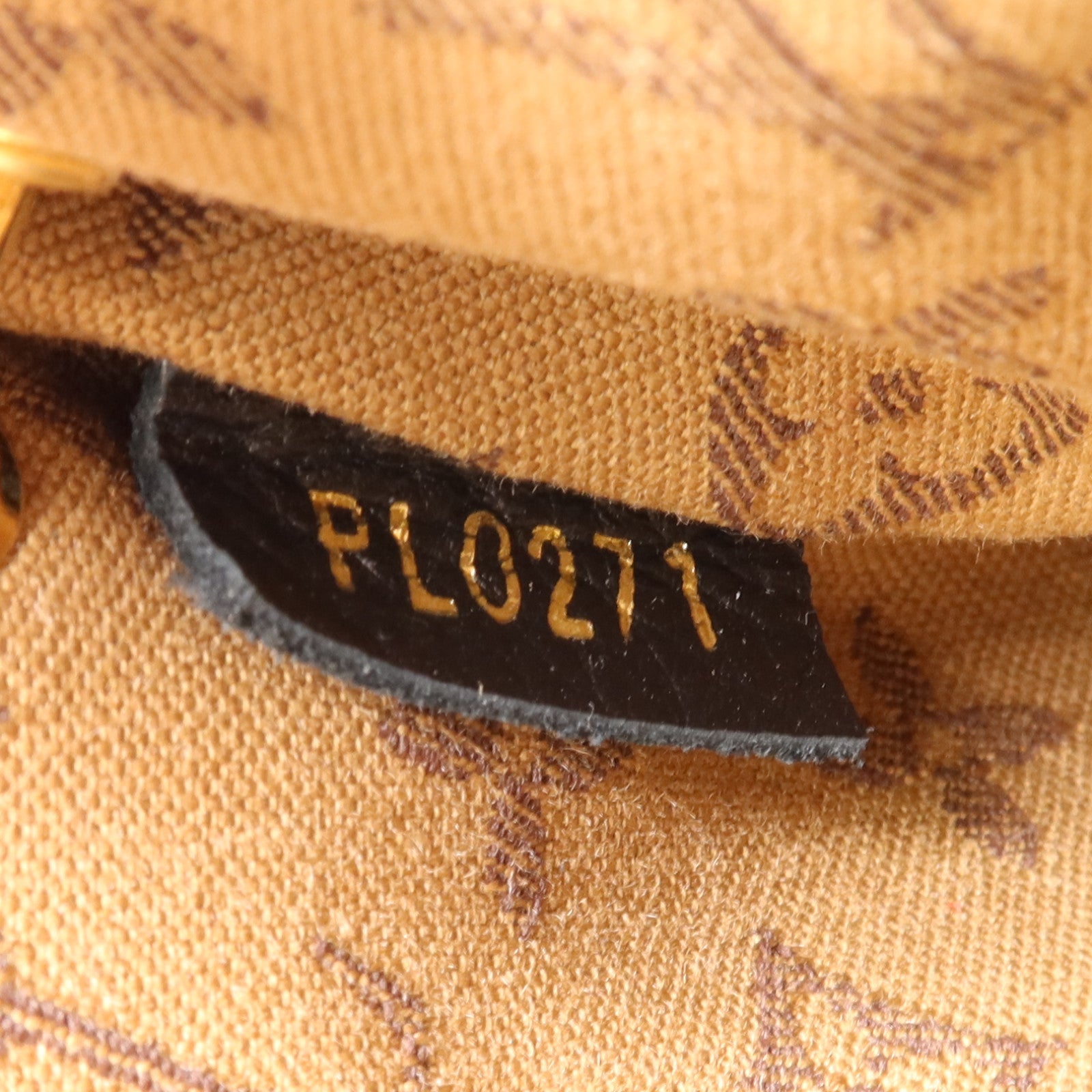 LOUIS VUITTON 皮革Rendez-Vous金扣肩背袋