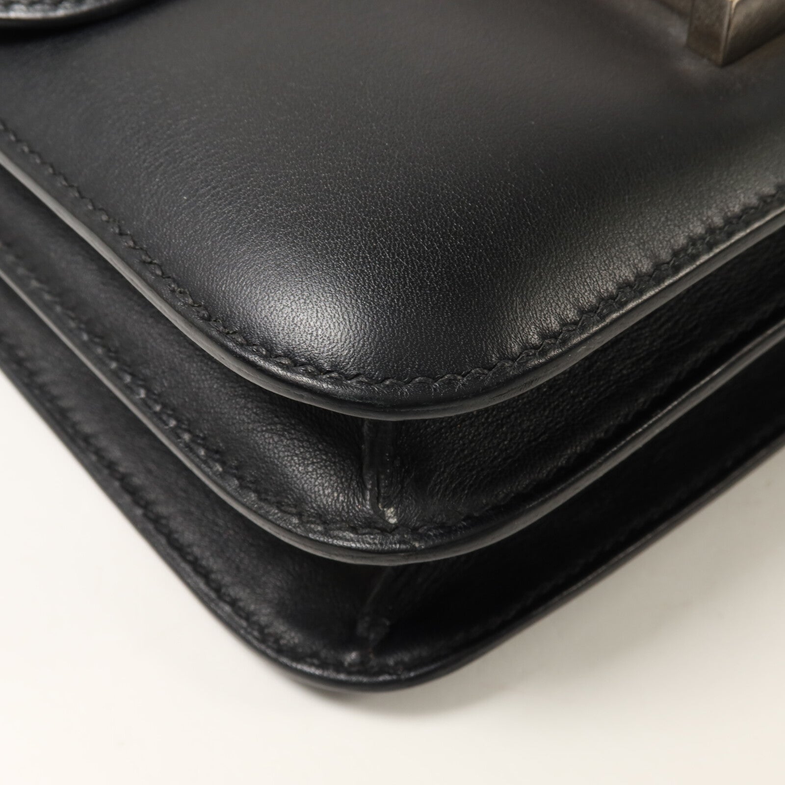 HERMES Swift皮革Constance 24肩背袋Noir