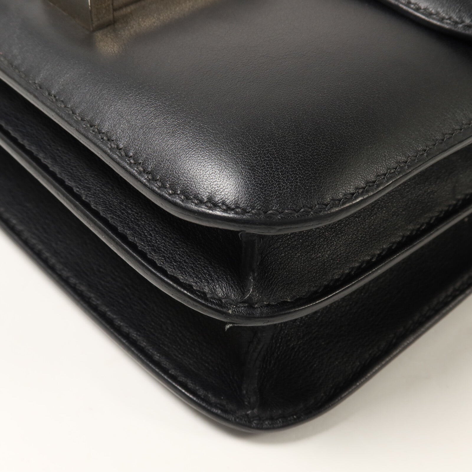 HERMES Swift皮革Constance 24肩背袋Noir