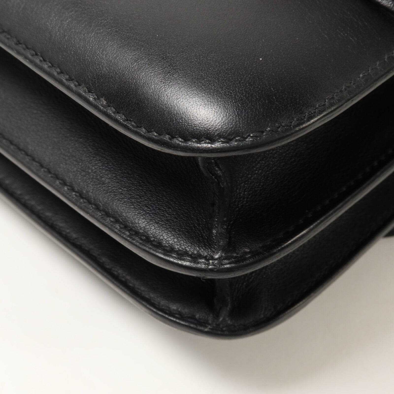HERMES Swift皮革Constance 24肩背袋Noir