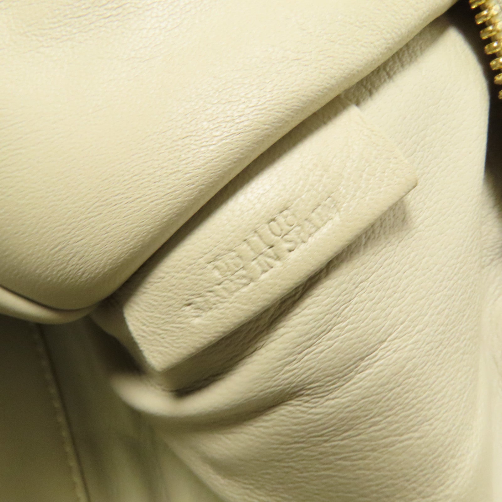 LOEWE 牛皮皮革Amazona 28金扣手挽袋