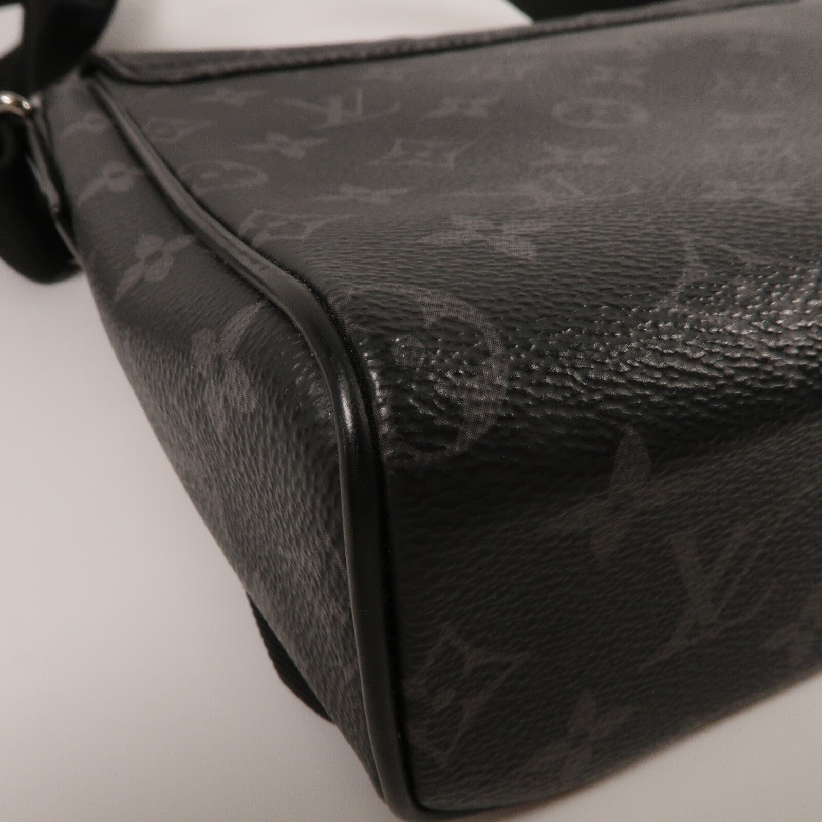 LOUIS VUITTON Monogram Eclipse District PM肩背袋