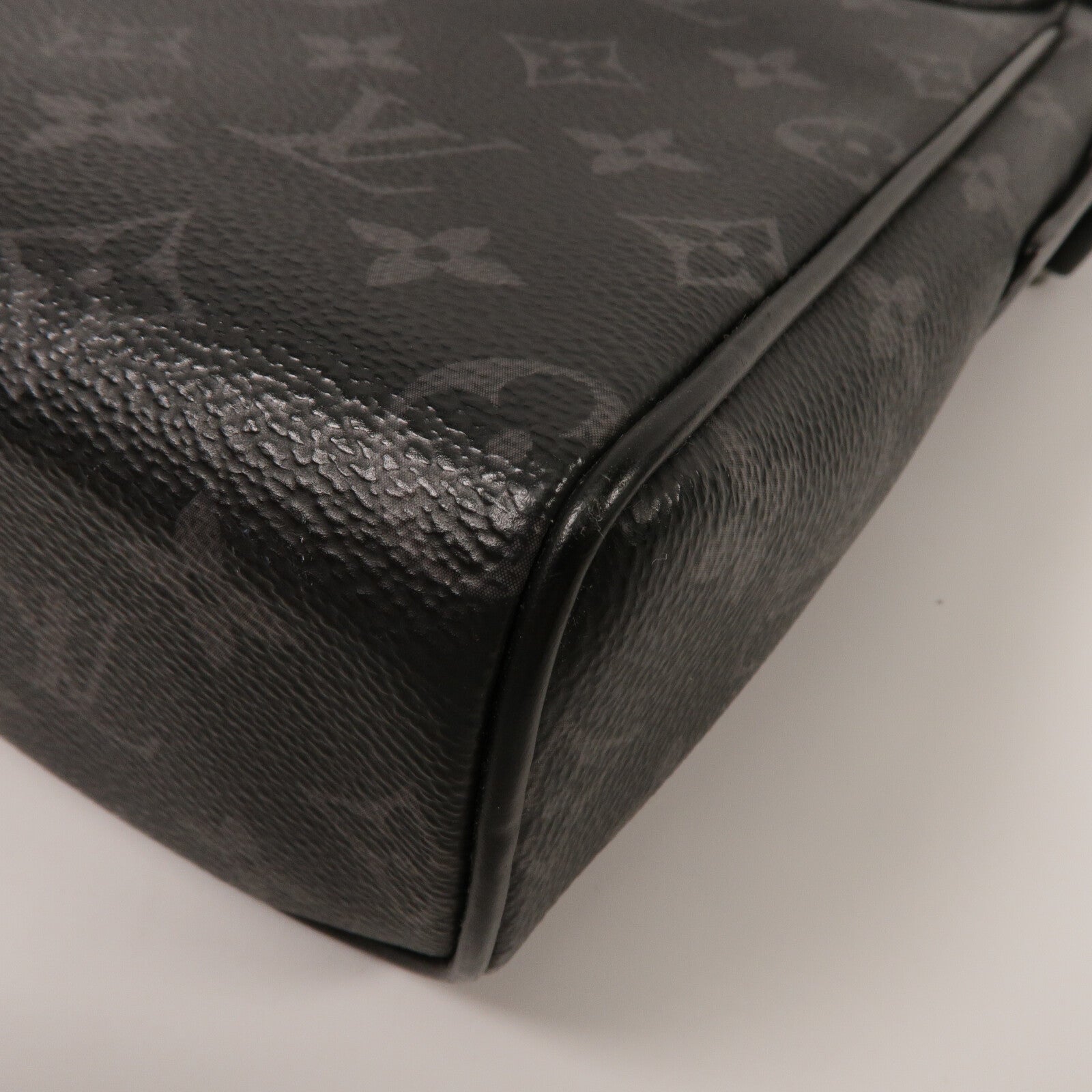LOUIS VUITTON Monogram Eclipse District PM肩背袋