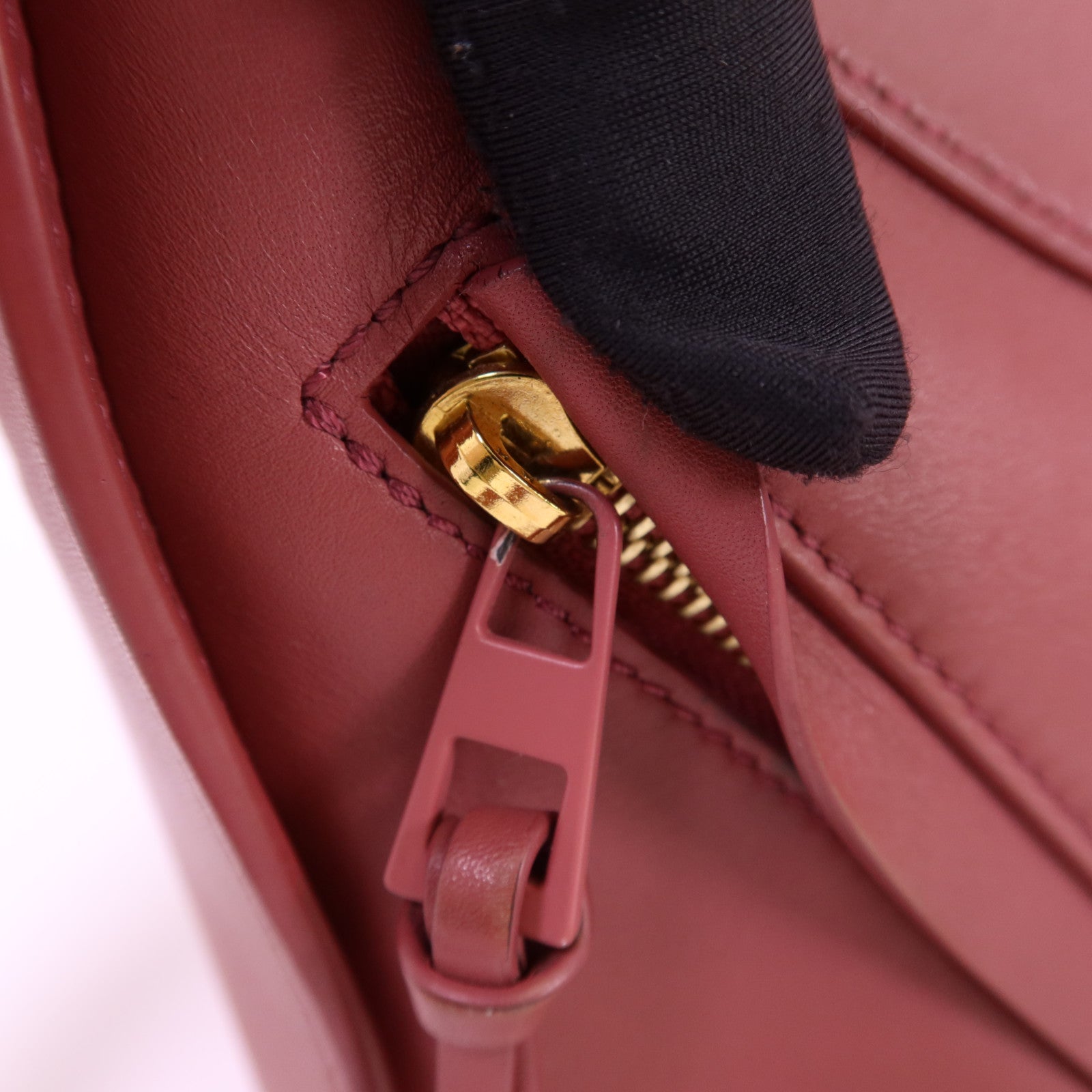 LOEWE 牛皮皮革Hammock Small金扣手挽肩背兩用袋