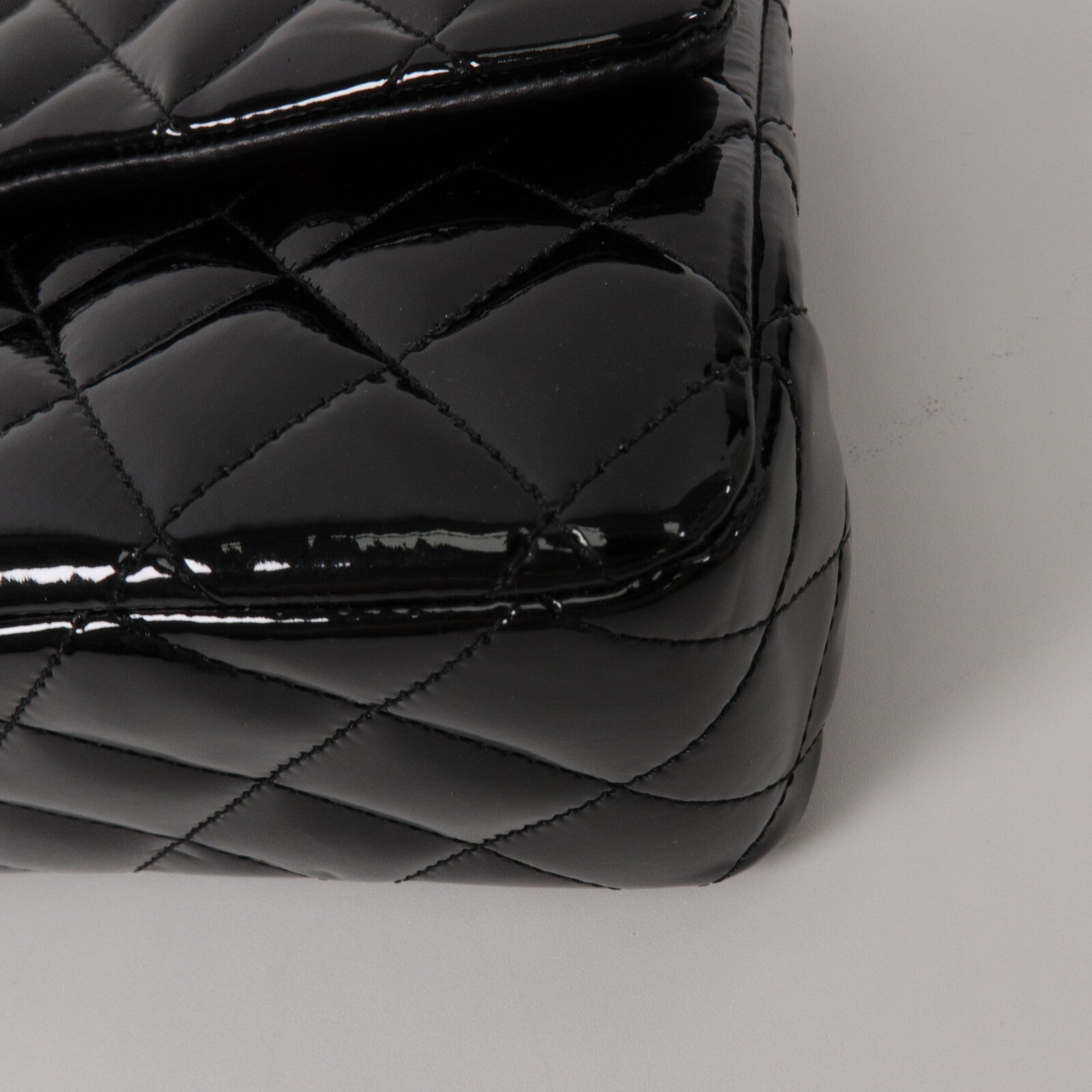 CHANEL 漆皮皮革Classic 25鏈帶肩背袋