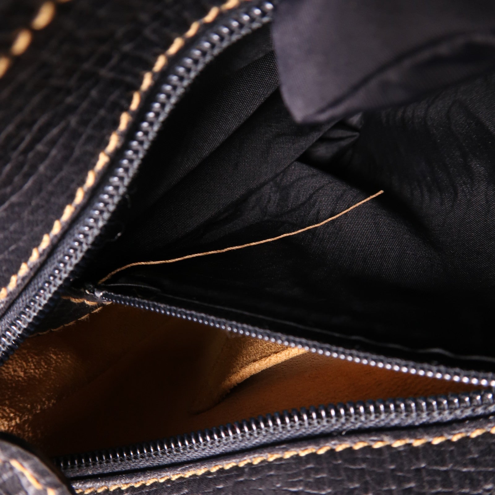 LOEWE 牛皮皮革Shoulder Bag肩背袋