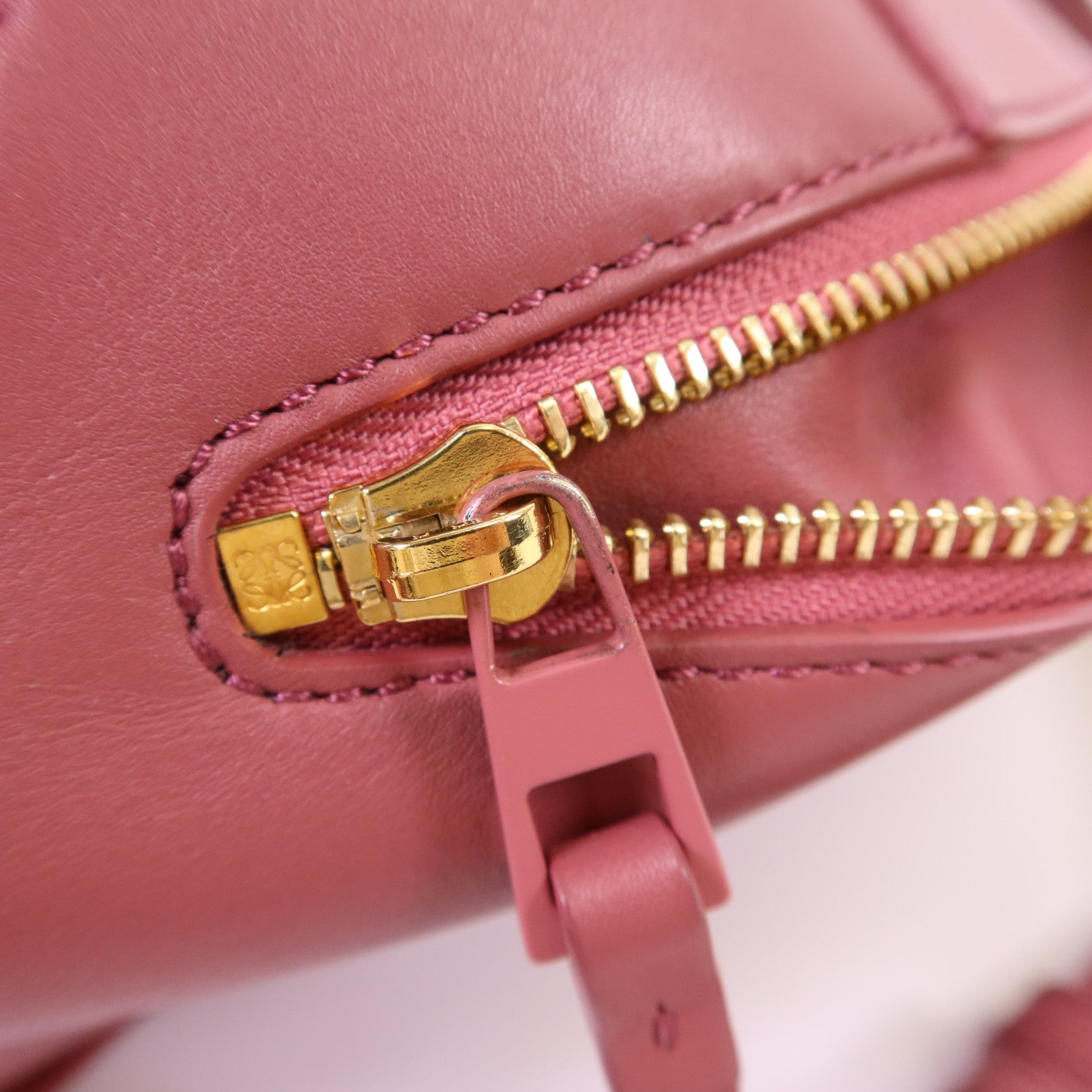 LOEWE 牛皮皮革Hammock Small金扣手挽肩背兩用袋