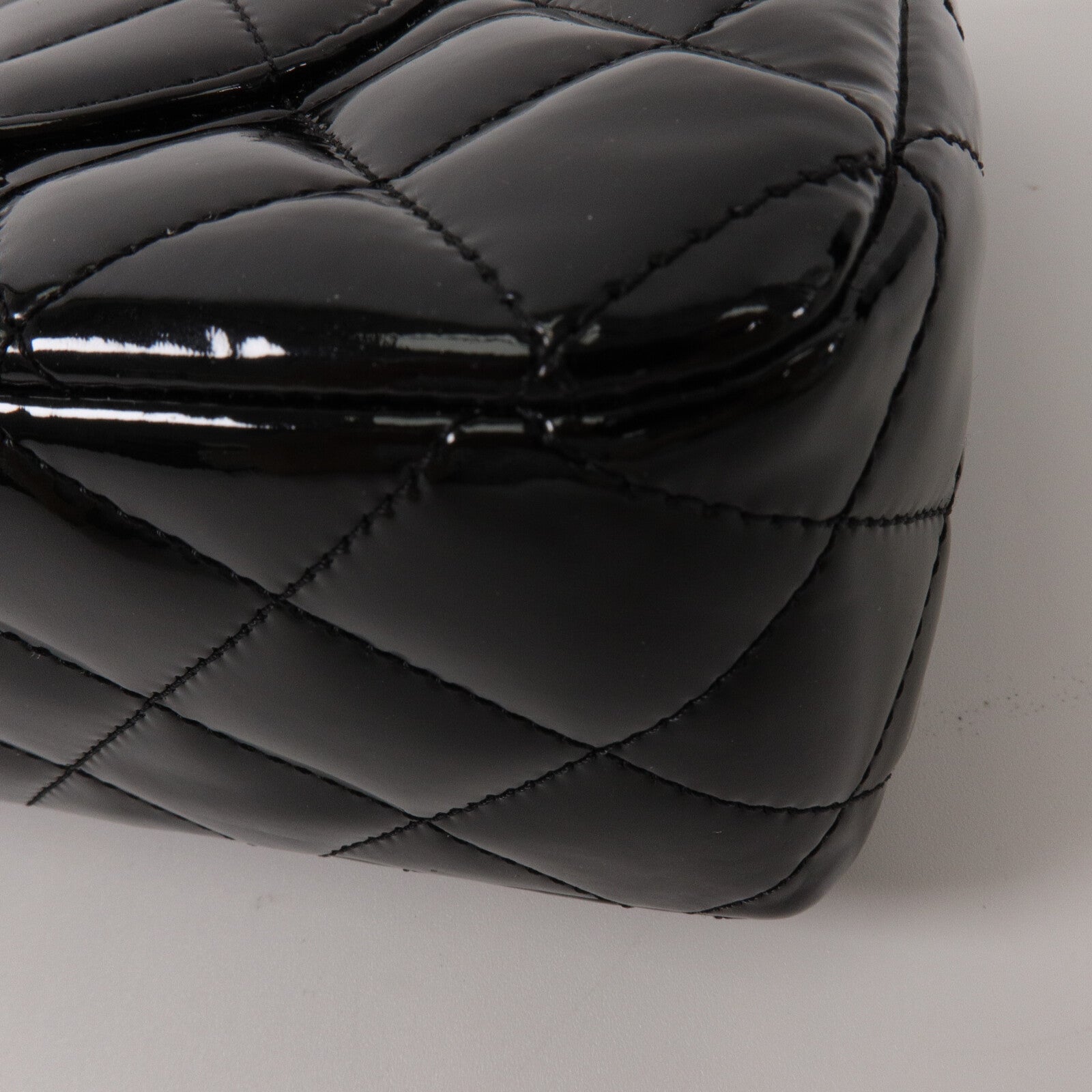 CHANEL 漆皮皮革Classic 25鏈帶肩背袋