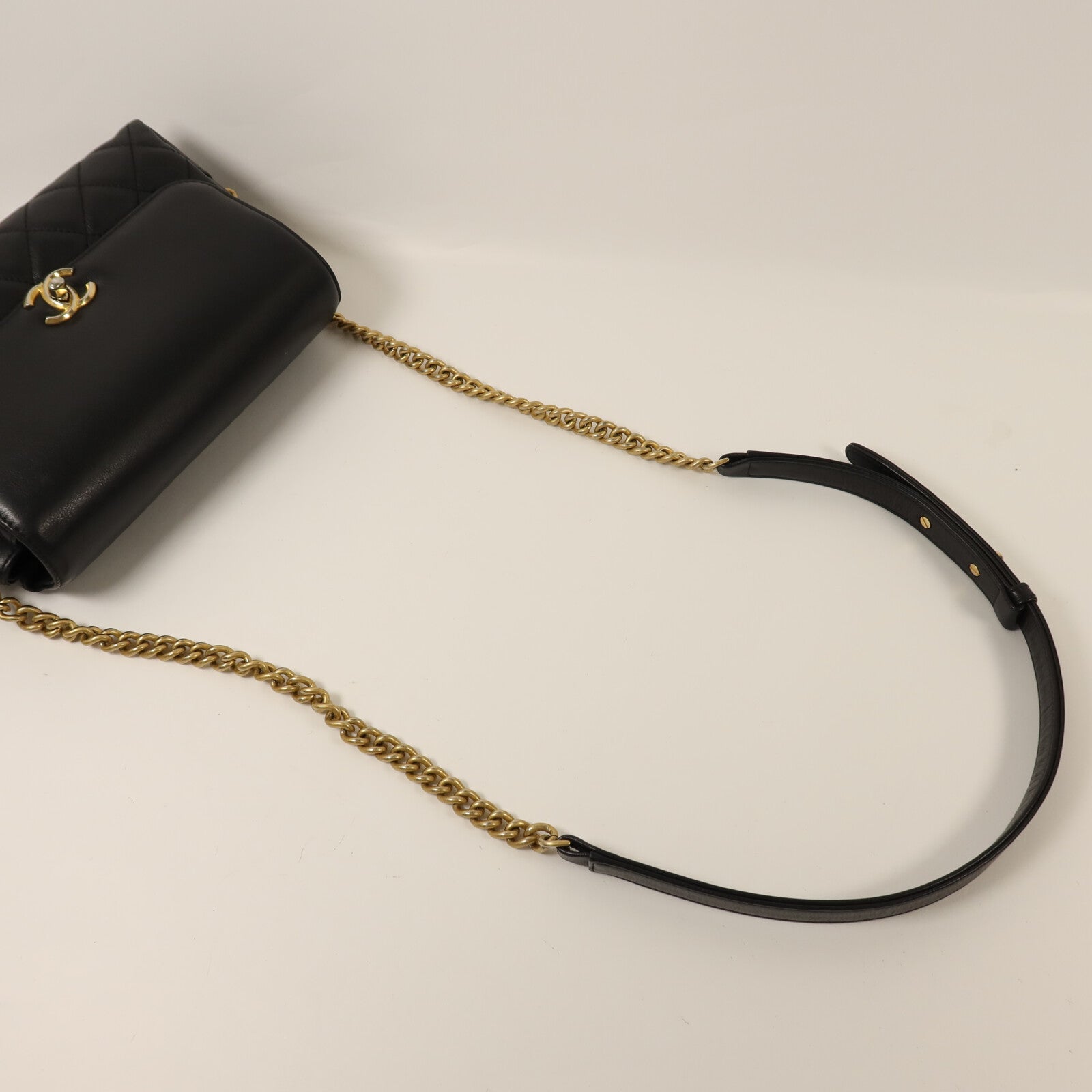 CHANEL 羊皮皮革Chain Shoulder金扣鏈帶肩背袋