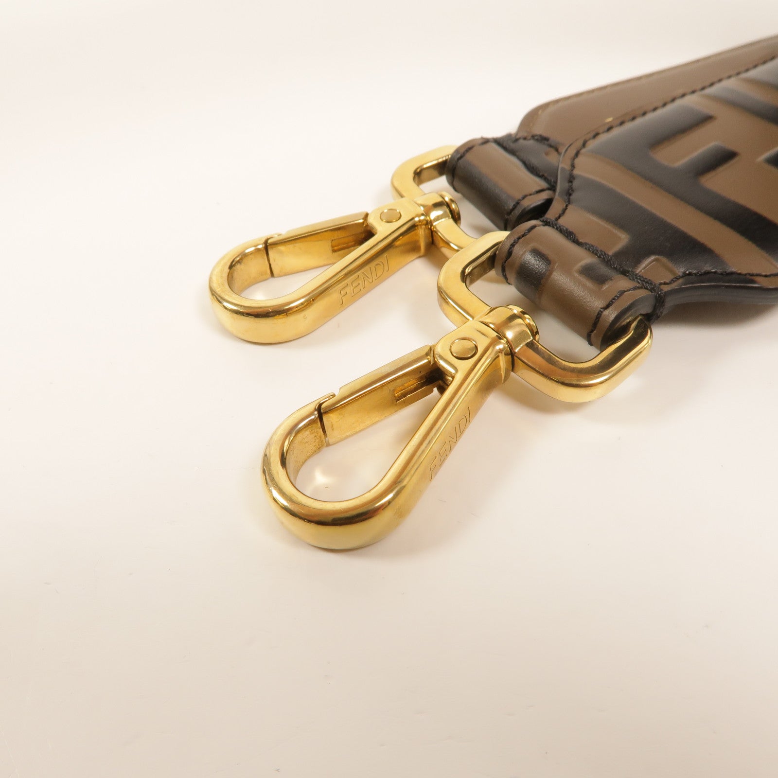 FENDI 牛皮皮革Mini Strap You肩背帶