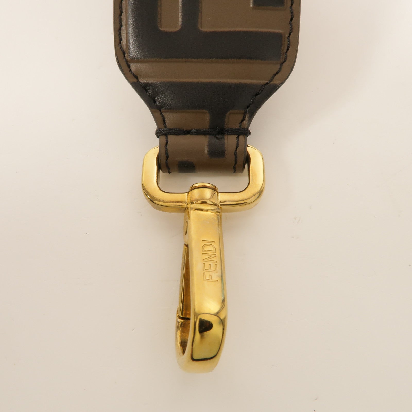 FENDI 牛皮皮革Mini Strap You肩背帶