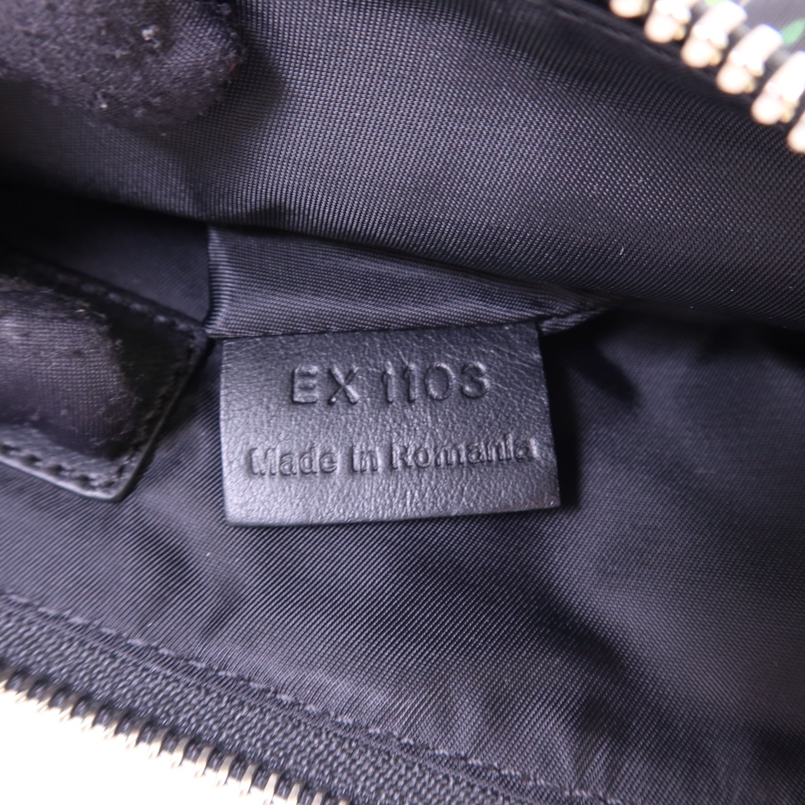 GIVENCHY 尼龍Pouch銀扣手拿包