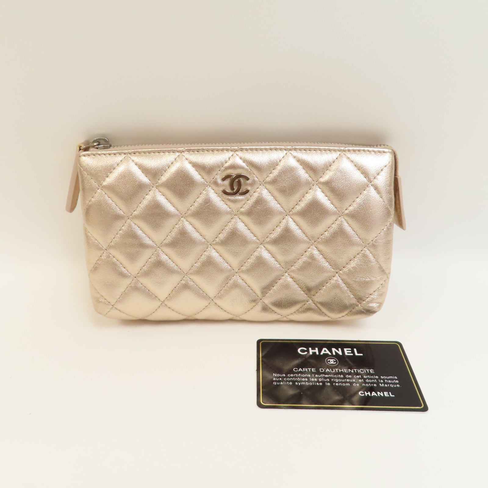 CHANEL 【激減優惠】菱格羊皮皮革Pouch銀扣手拿包金色