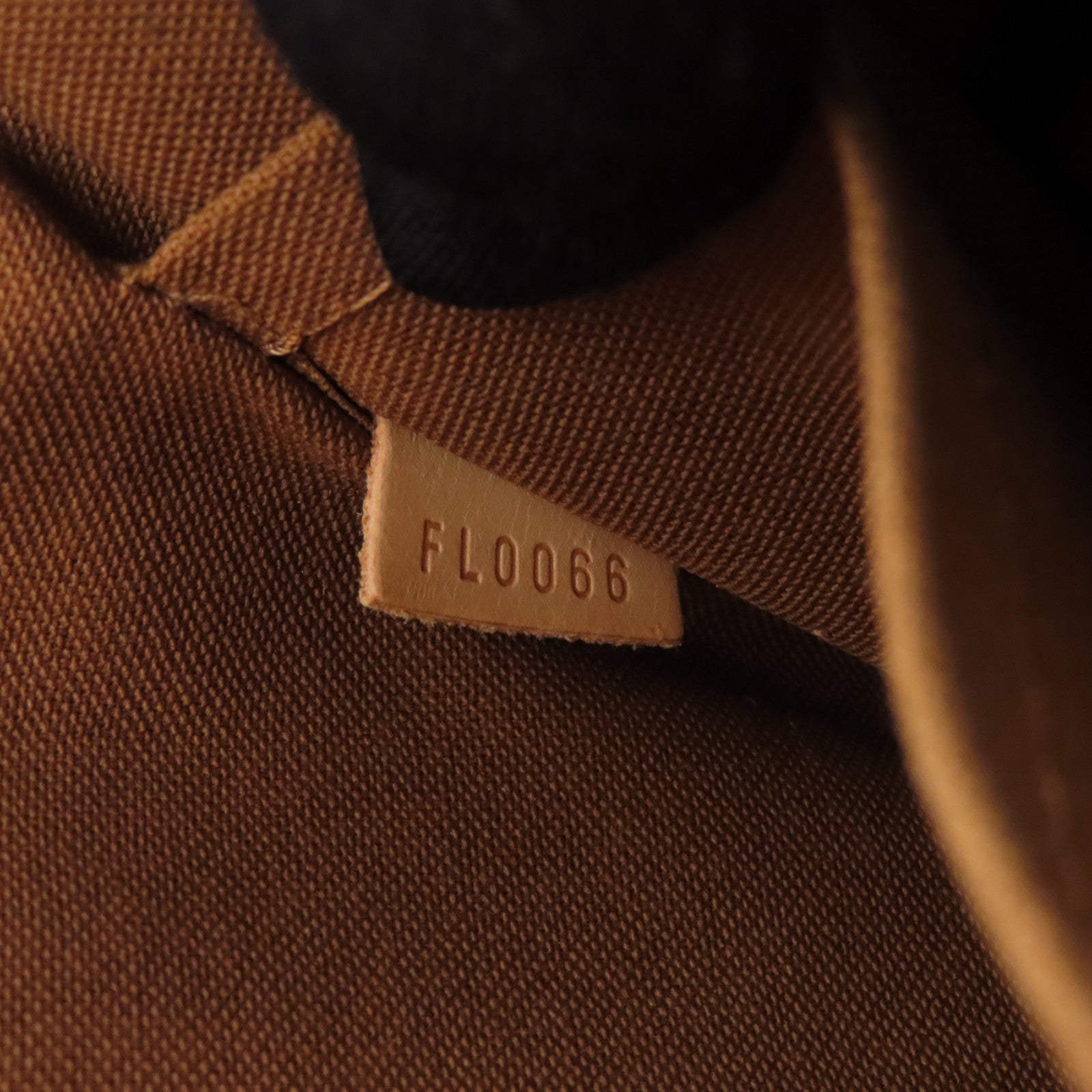 LOUIS VUITTON Monogram Popincourt Haut金扣肩背袋