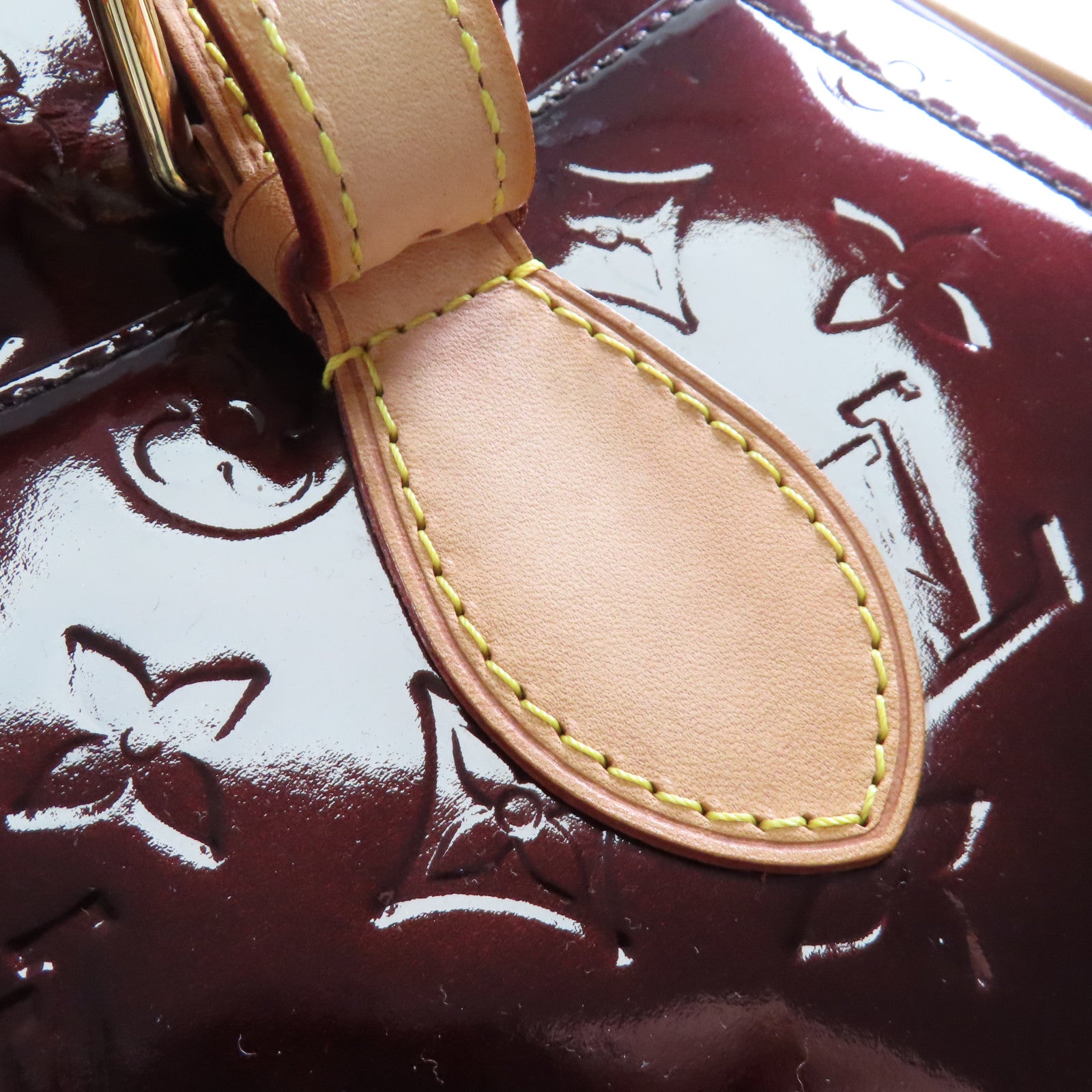 LOUIS VUITTON Vernis Summit Drive金扣手挽袋