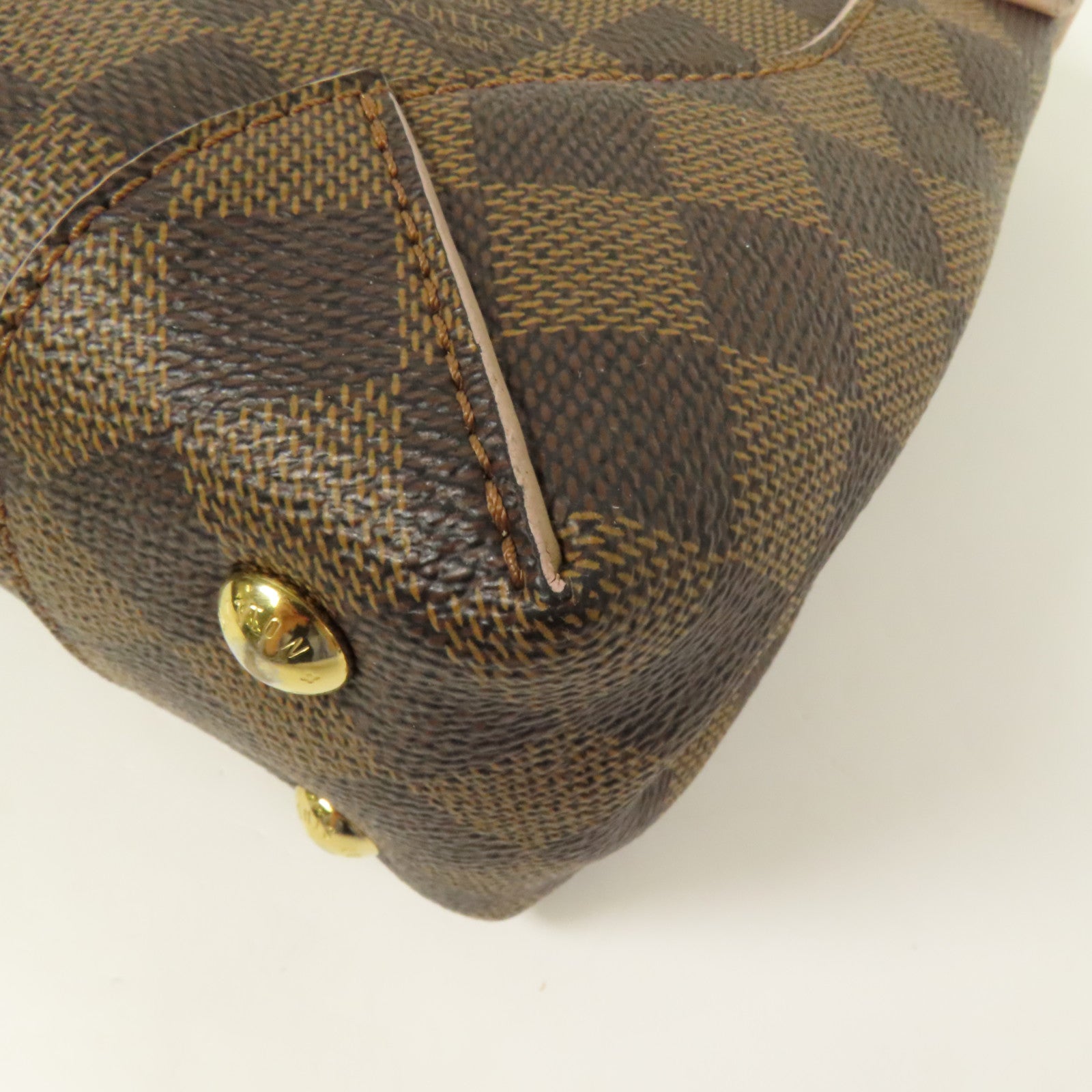 LOUIS VUITTON Damier Caissa金扣肩背袋