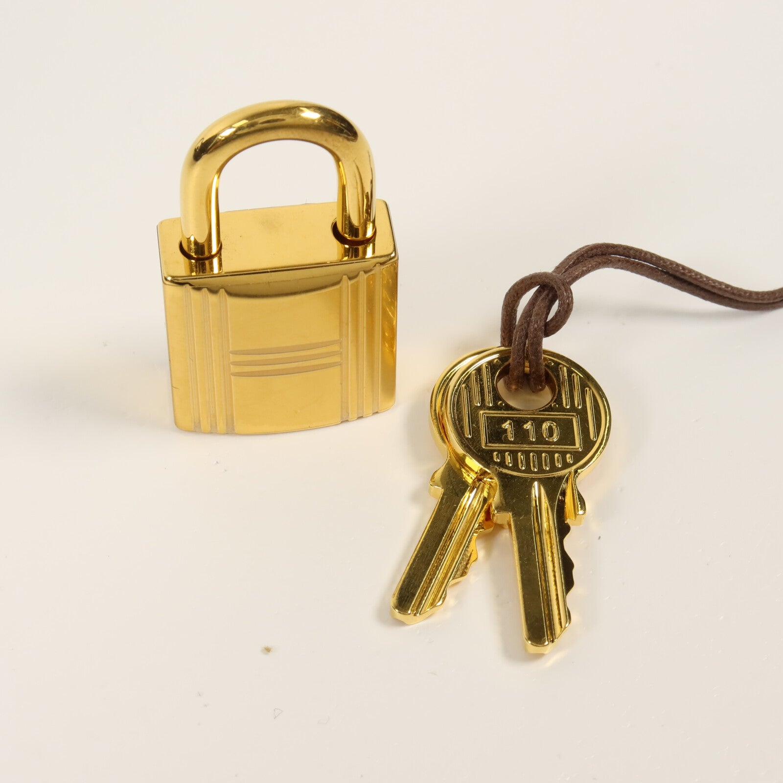HERMES Clemence皮革Picotin MM扣手挽袋Noir