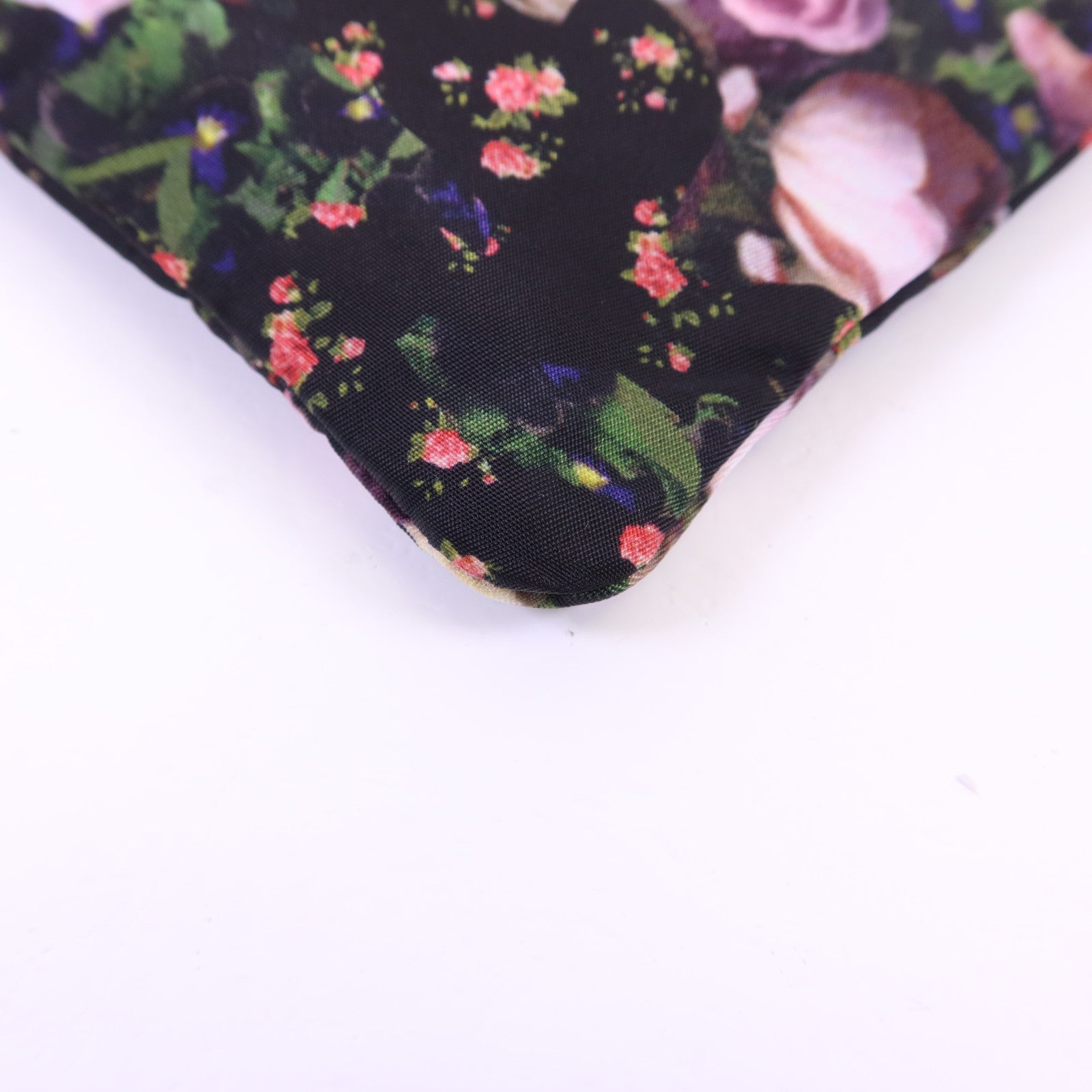 GIVENCHY 尼龍Pouch銀扣手拿包