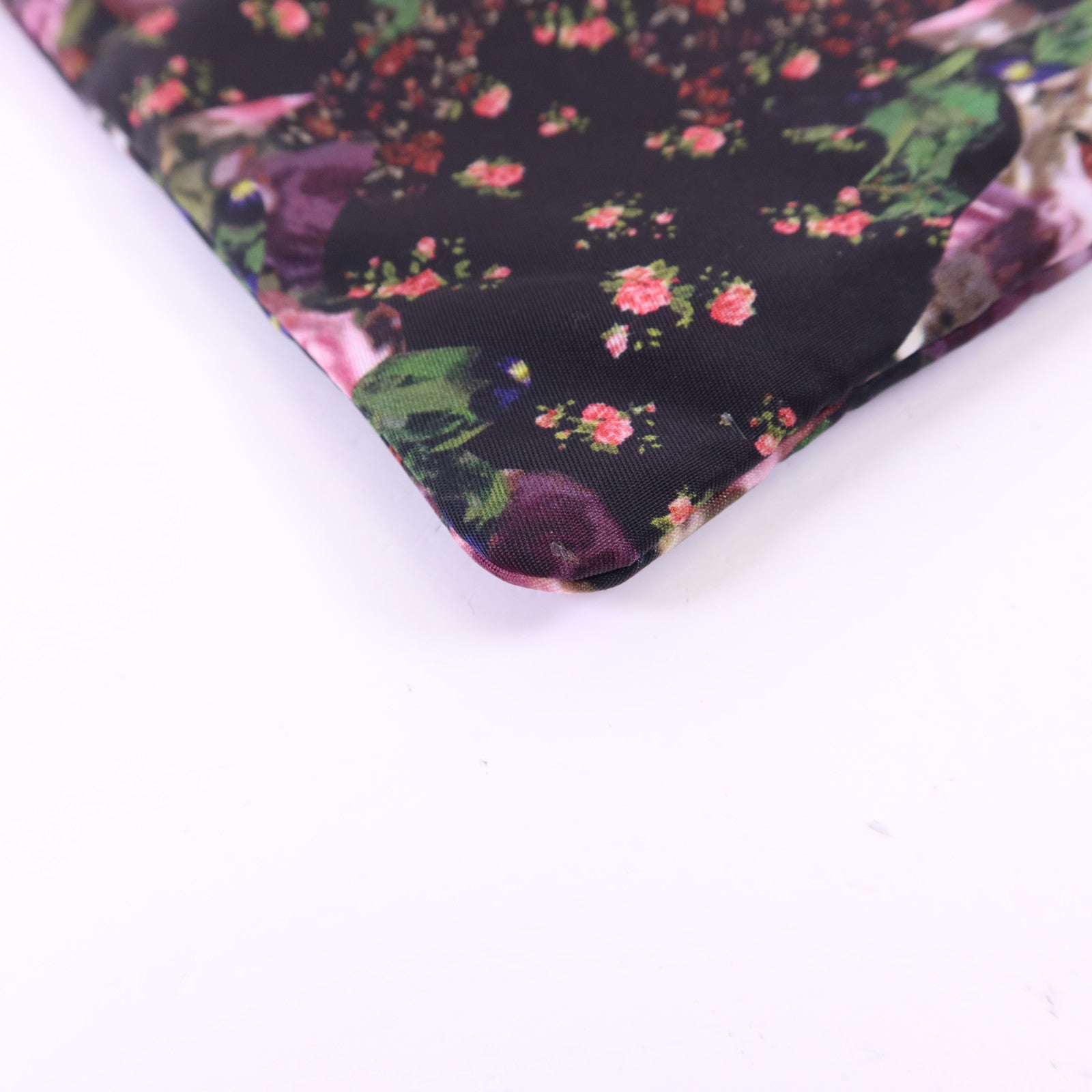 GIVENCHY 尼龍Pouch銀扣手拿包