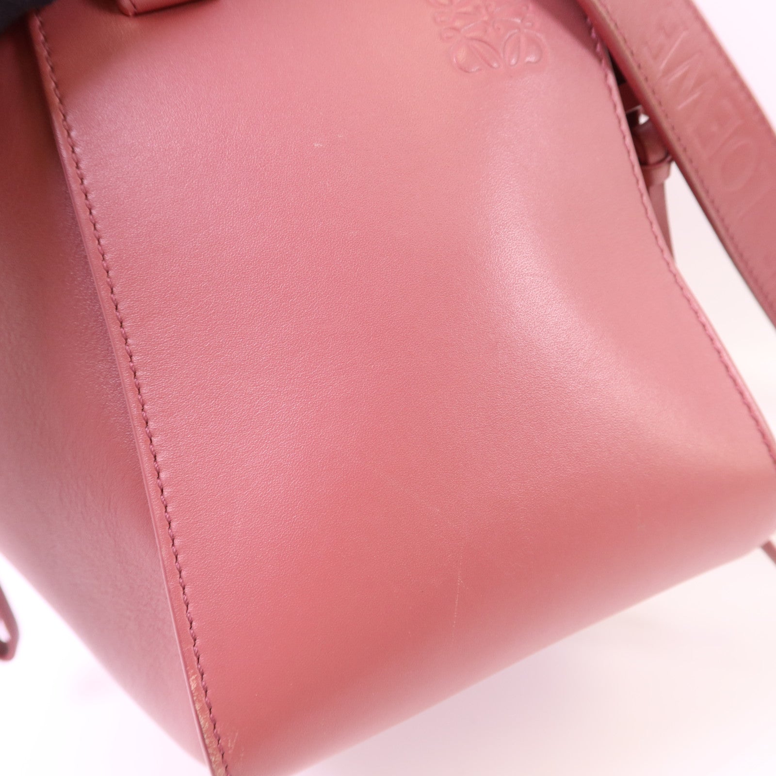 LOEWE 牛皮皮革Hammock Small金扣手挽肩背兩用袋