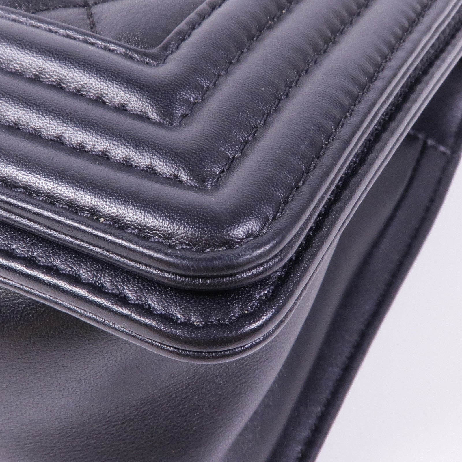 CHANEL 羊皮皮革Boy 25銀扣鏈帶肩背袋