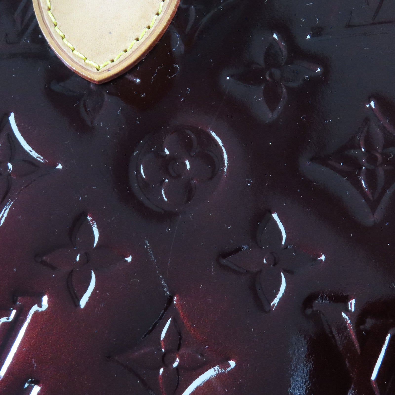 LOUIS VUITTON Vernis Summit Drive金扣手挽袋