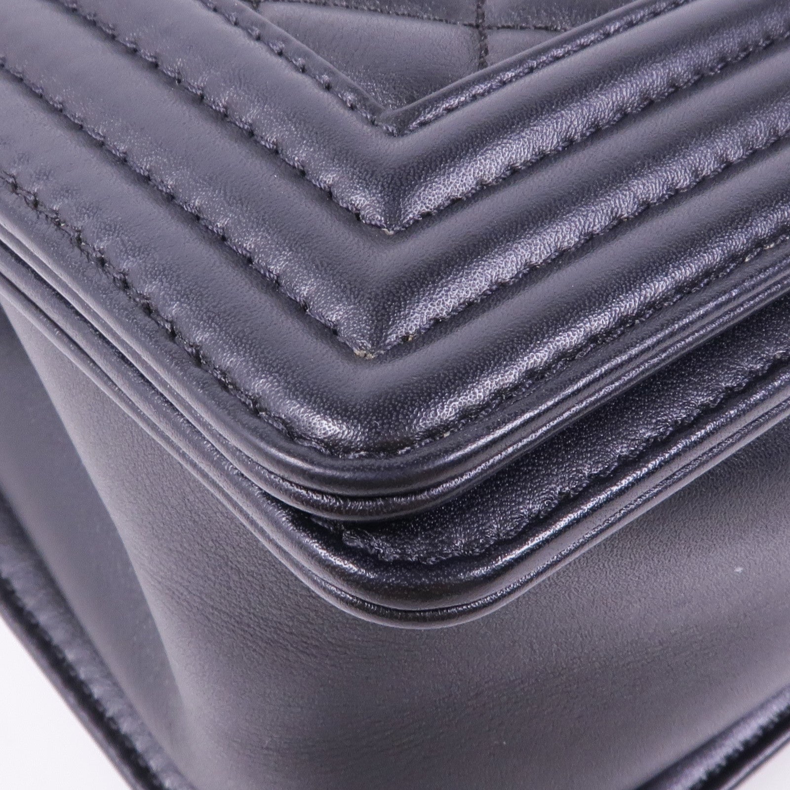 CHANEL 羊皮皮革Boy 25銀扣鏈帶肩背袋