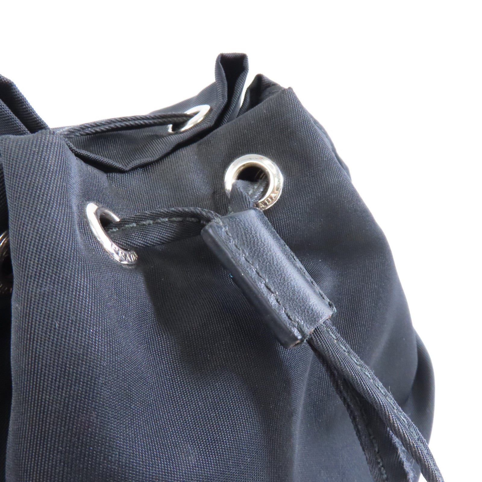 PRADA 尼龍Vela Pouch銀扣手挽袋黑色