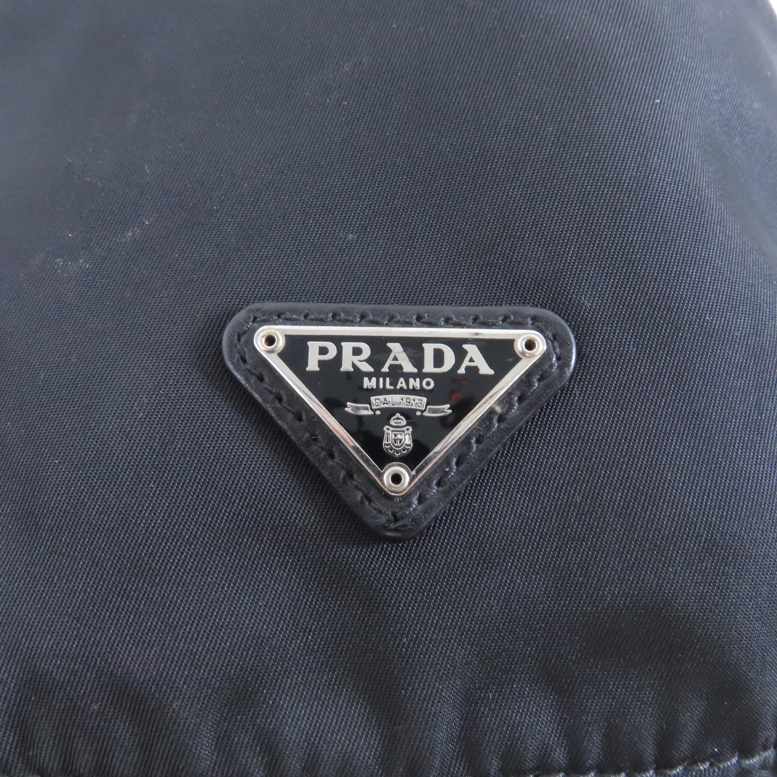 PRADA 尼龍Vela Pouch銀扣手挽袋黑色