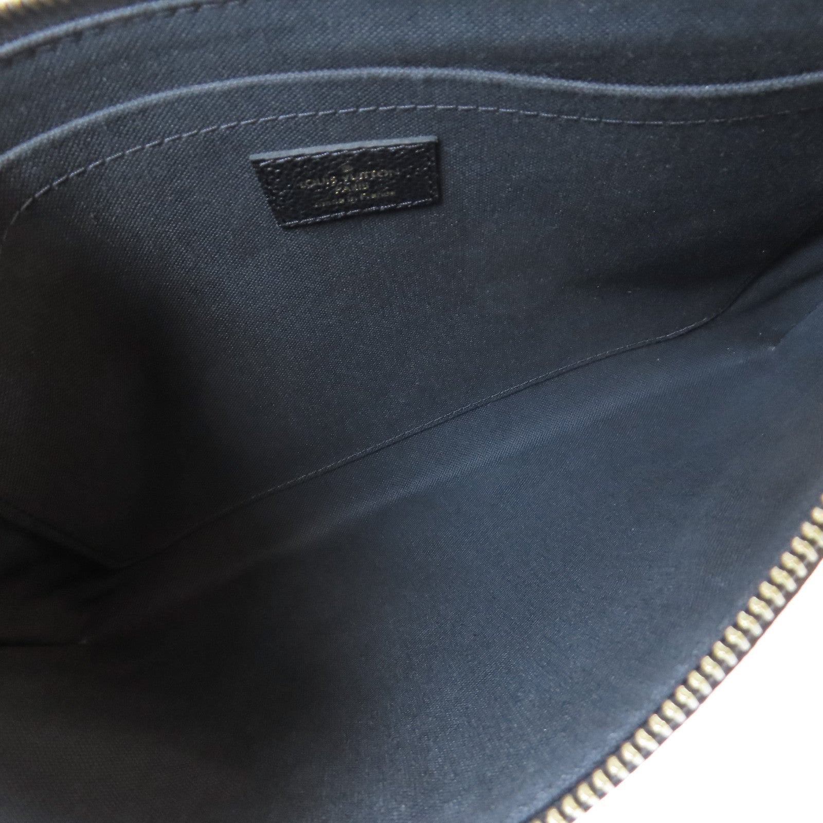 LOUIS VUITTON Monogram Empreinte Daily Pouch金扣手拿包黑色