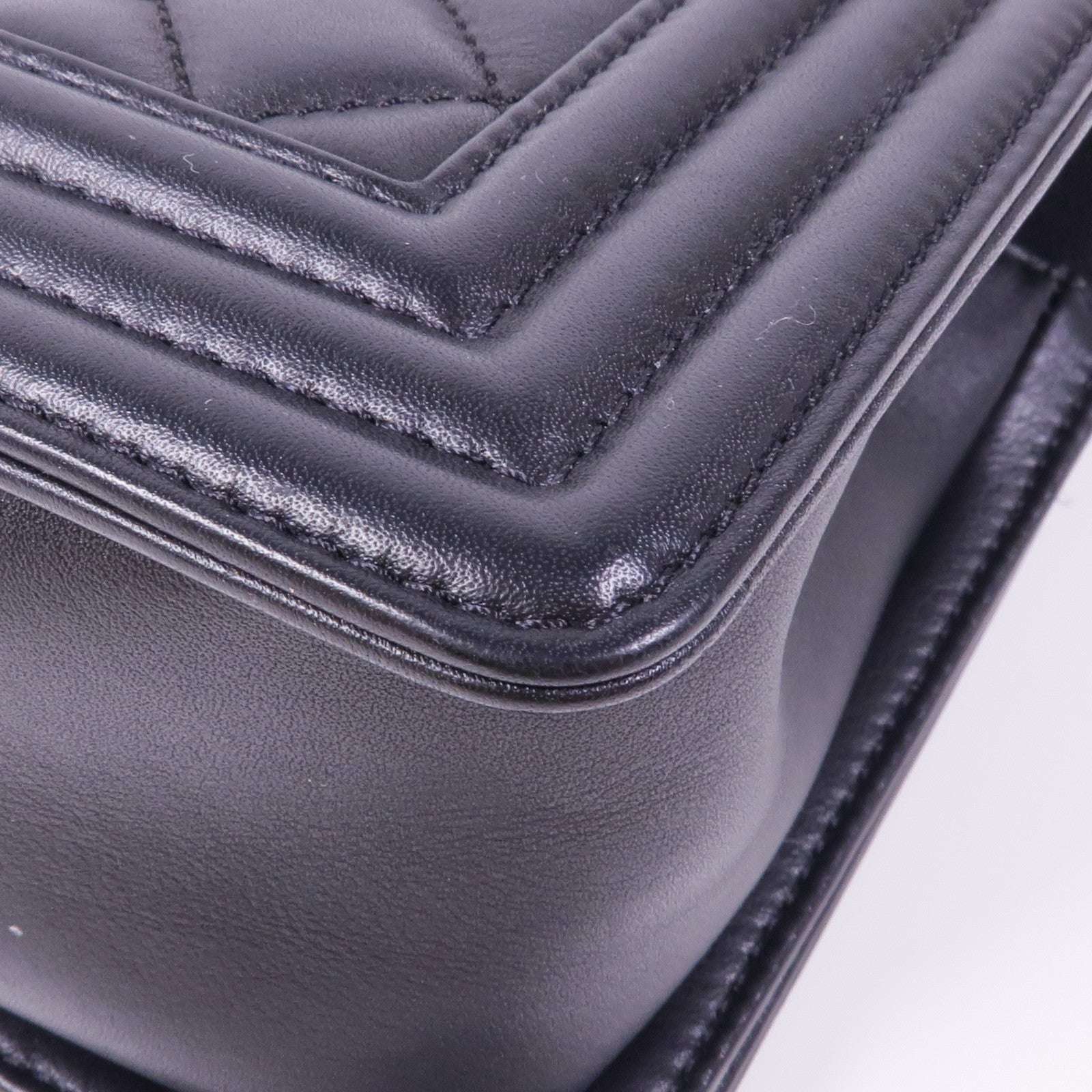 CHANEL 羊皮皮革Boy 25銀扣鏈帶肩背袋