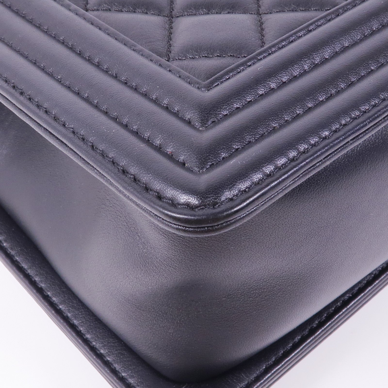 CHANEL 羊皮皮革Boy 25銀扣鏈帶肩背袋