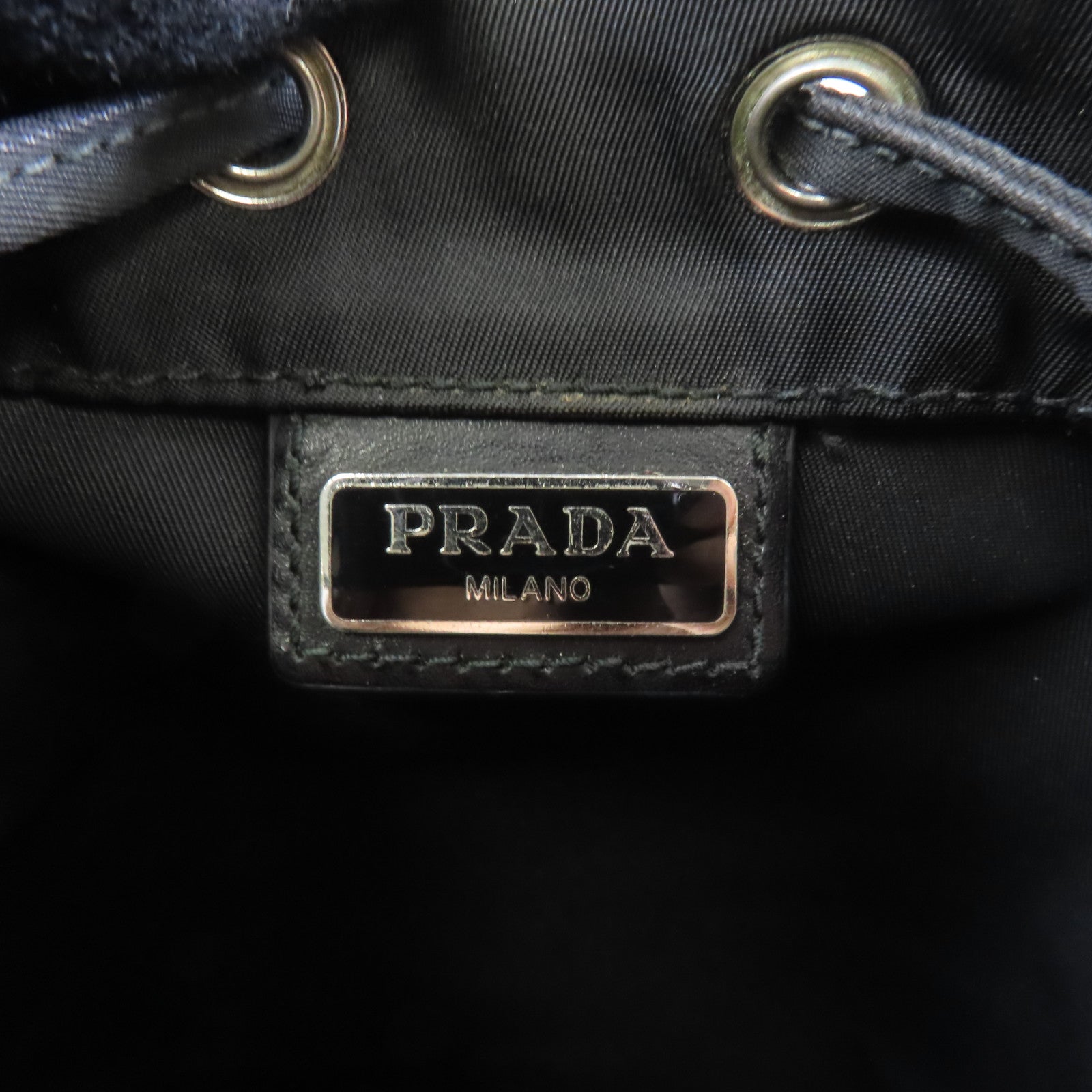 PRADA 尼龍Vela Pouch銀扣手挽袋黑色