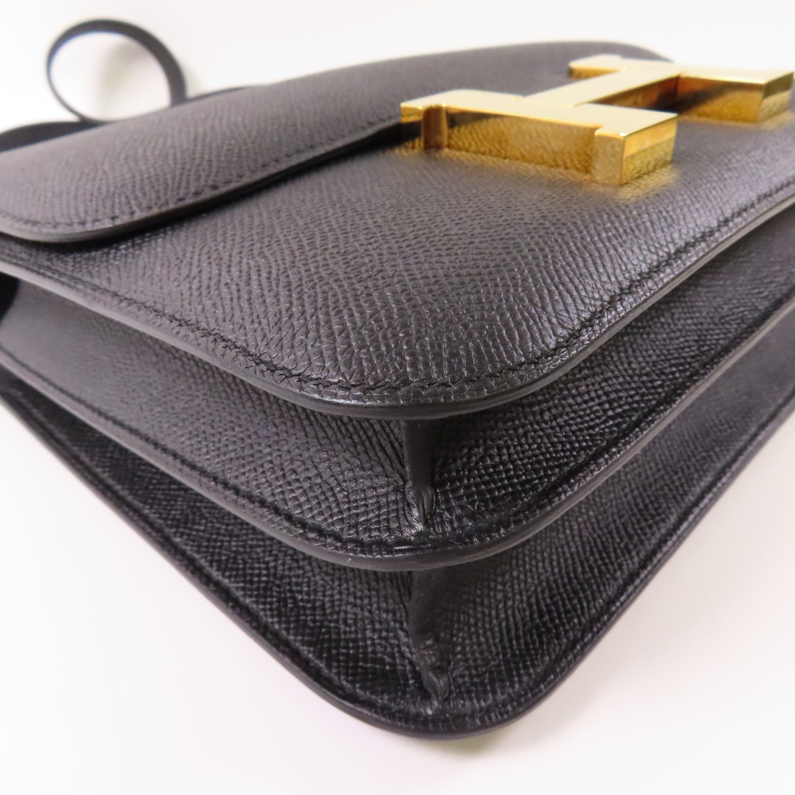 HERMES Epsom皮革Constance 24金扣肩背袋Noir