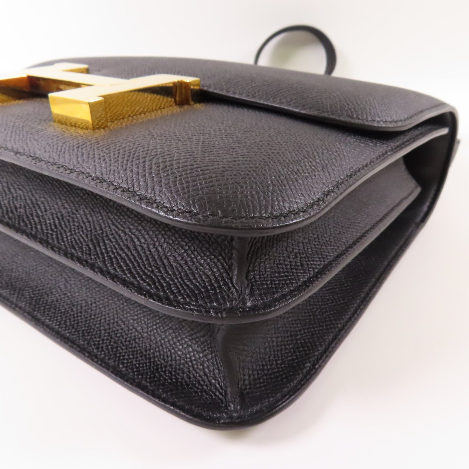 HERMES Epsom皮革Constance 24金扣肩背袋Noir