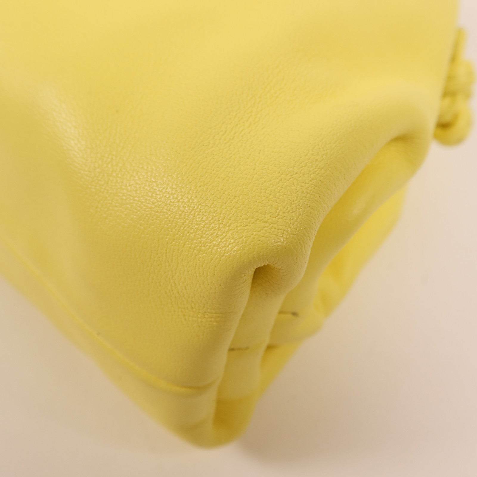 BOTTEGA VENETA 羊皮皮革Pouch Shoulder肩背袋